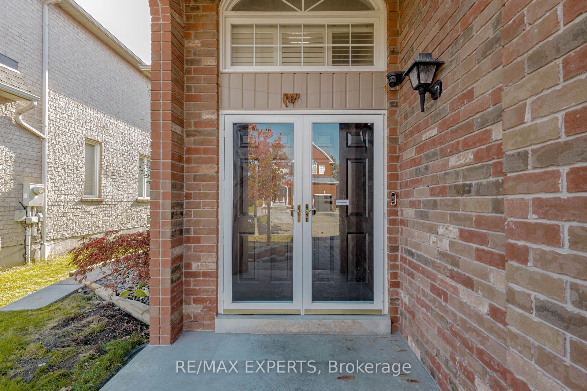 Photo 2 of 5 Temple West Crescent, Ajax, Northwest Ajax — HOMEH