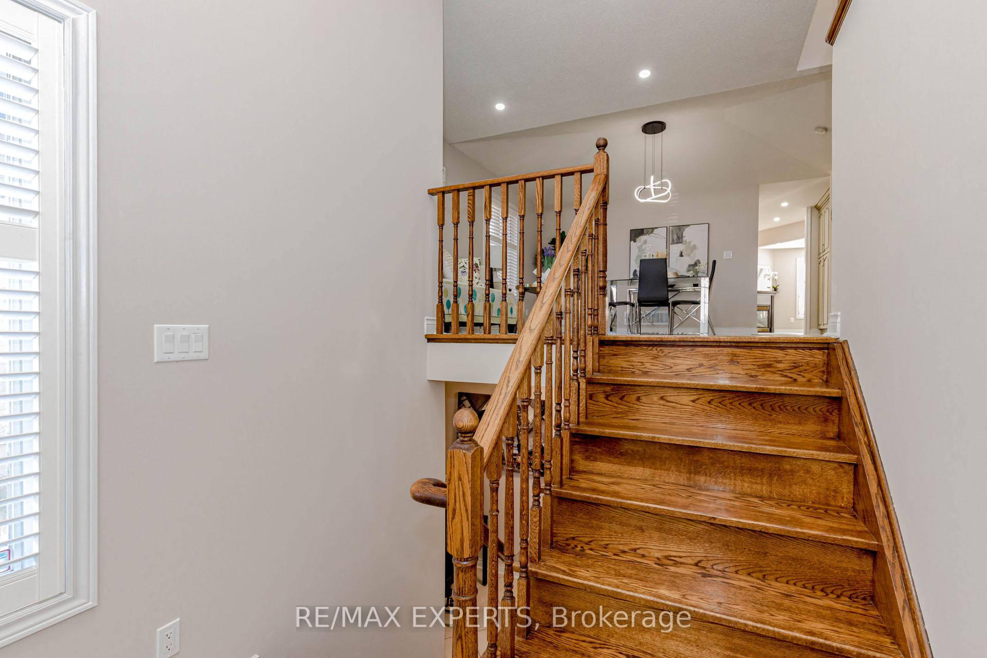 Photo 10 of 5 Temple West Crescent, Ajax, Northwest Ajax — HOMEH
