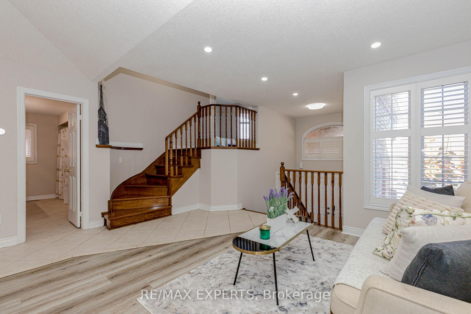Photo 11 of 5 Temple West Crescent, Ajax, Northwest Ajax — HOMEH