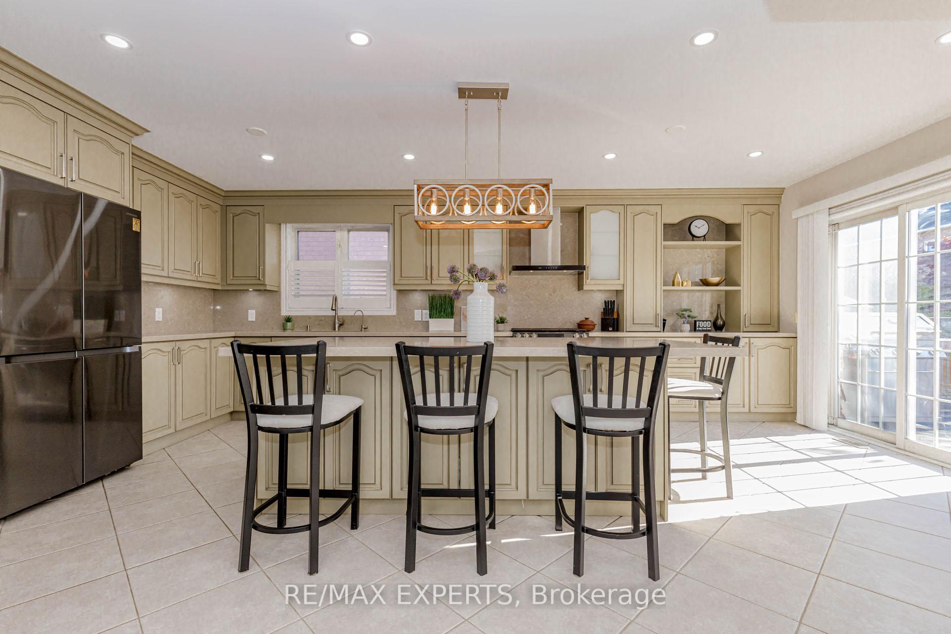 Photo 12 of 5 Temple West Crescent, Ajax, Northwest Ajax — HOMEH
