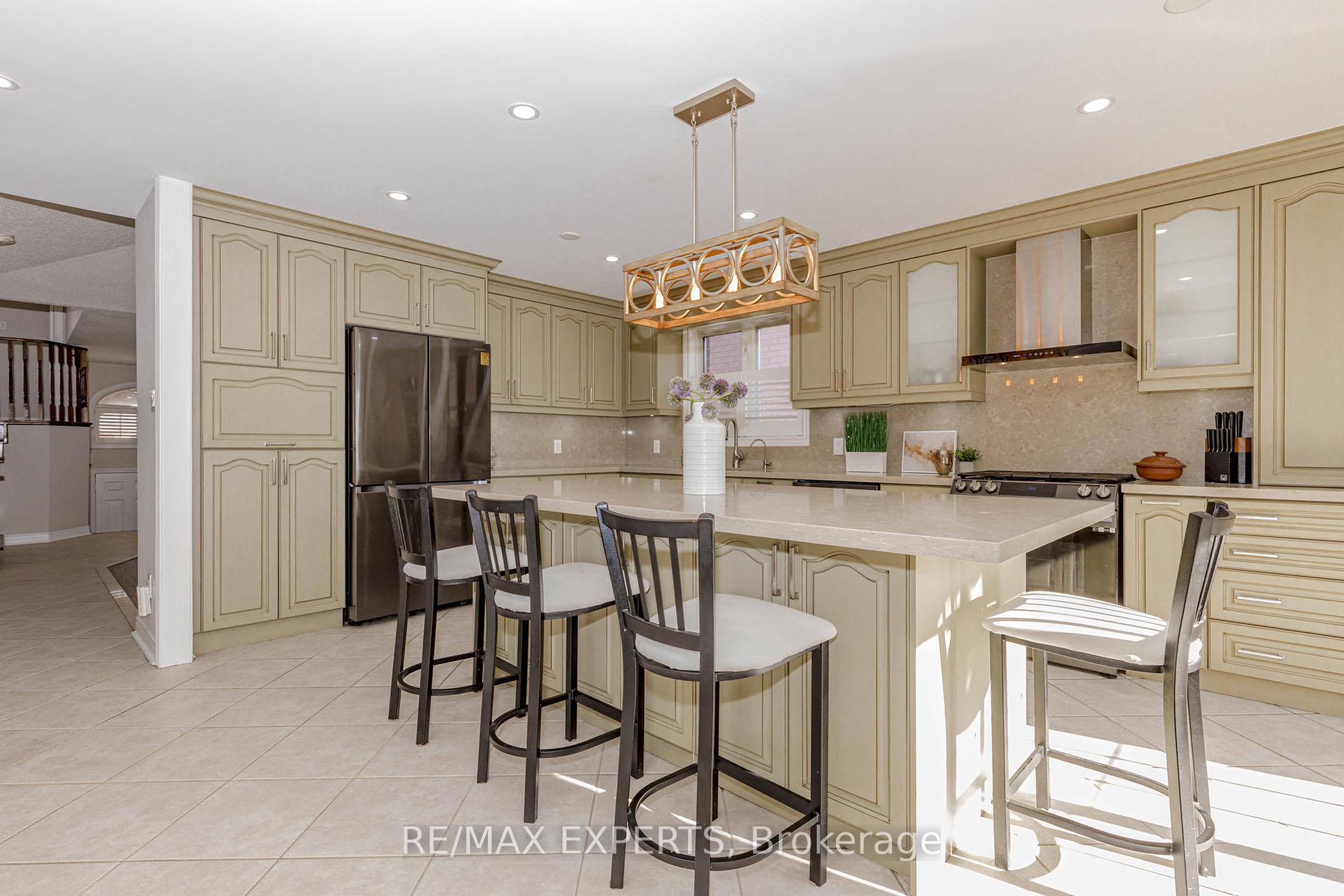 Photo 9 of 5 Temple West Crescent, Ajax, Northwest Ajax — HOMEH