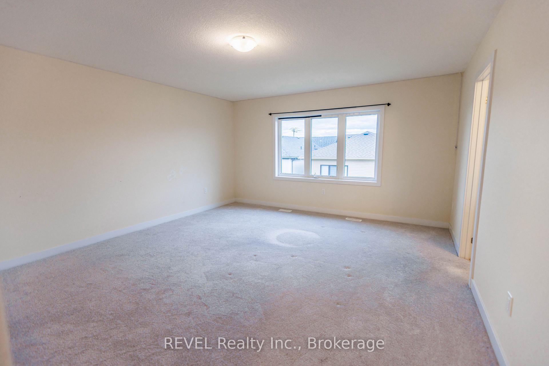 Photo 16 of 133 Stern Drive, Welland, Dain City — HOMEH