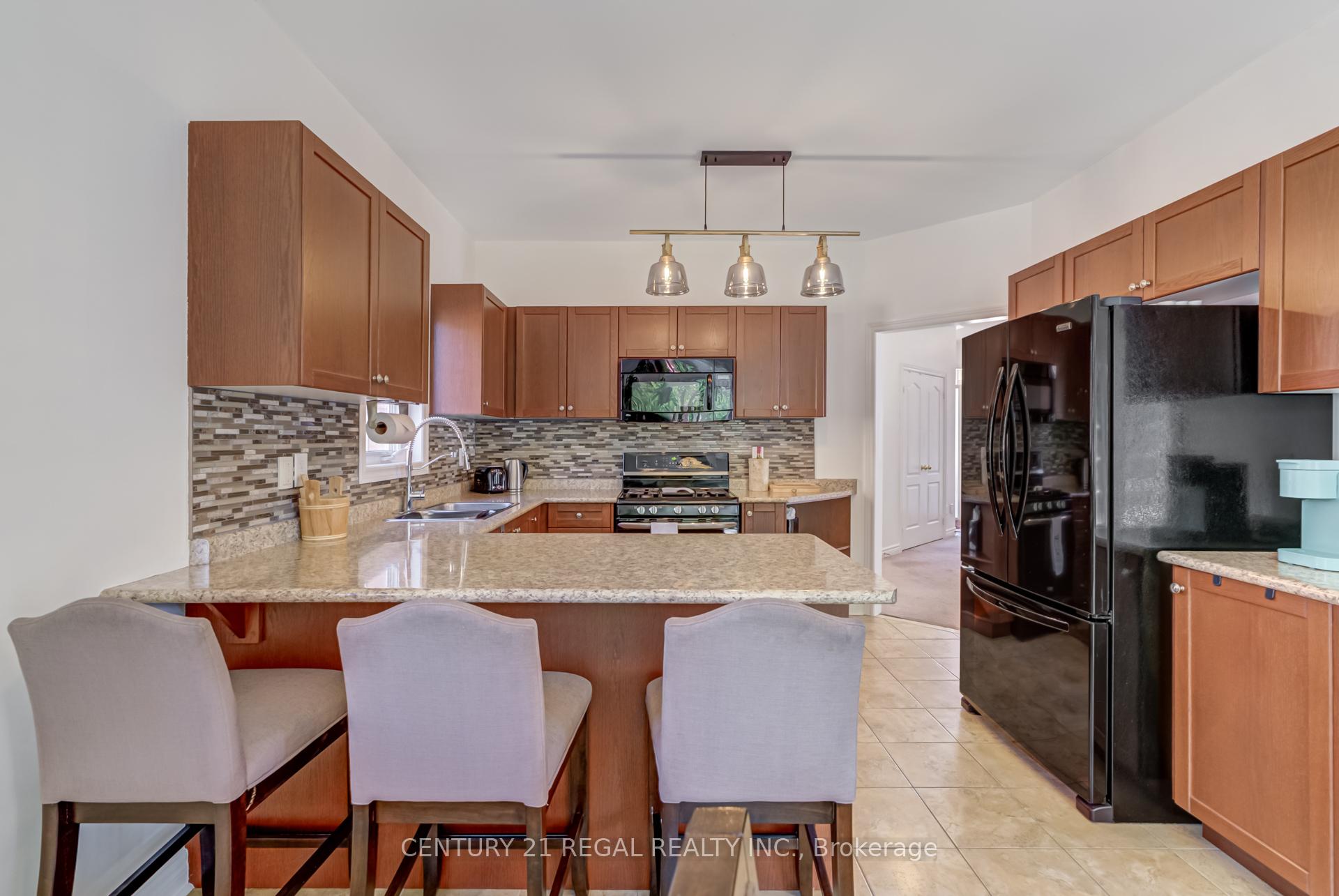 Photo 10 of 4 Hayfield Avenue, Uxbridge — HOMEH