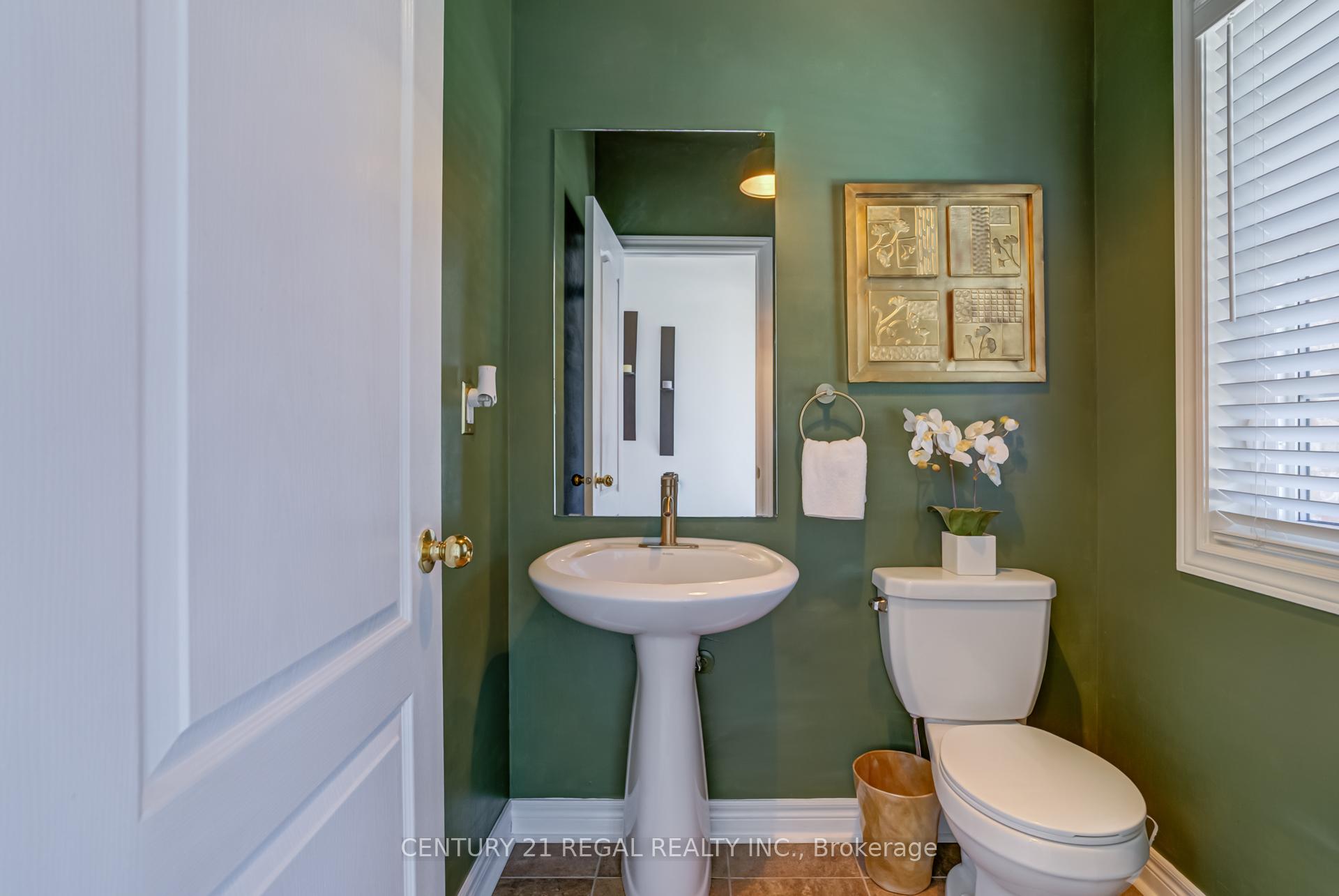 Photo 12 of 4 Hayfield Avenue, Uxbridge — HOMEH