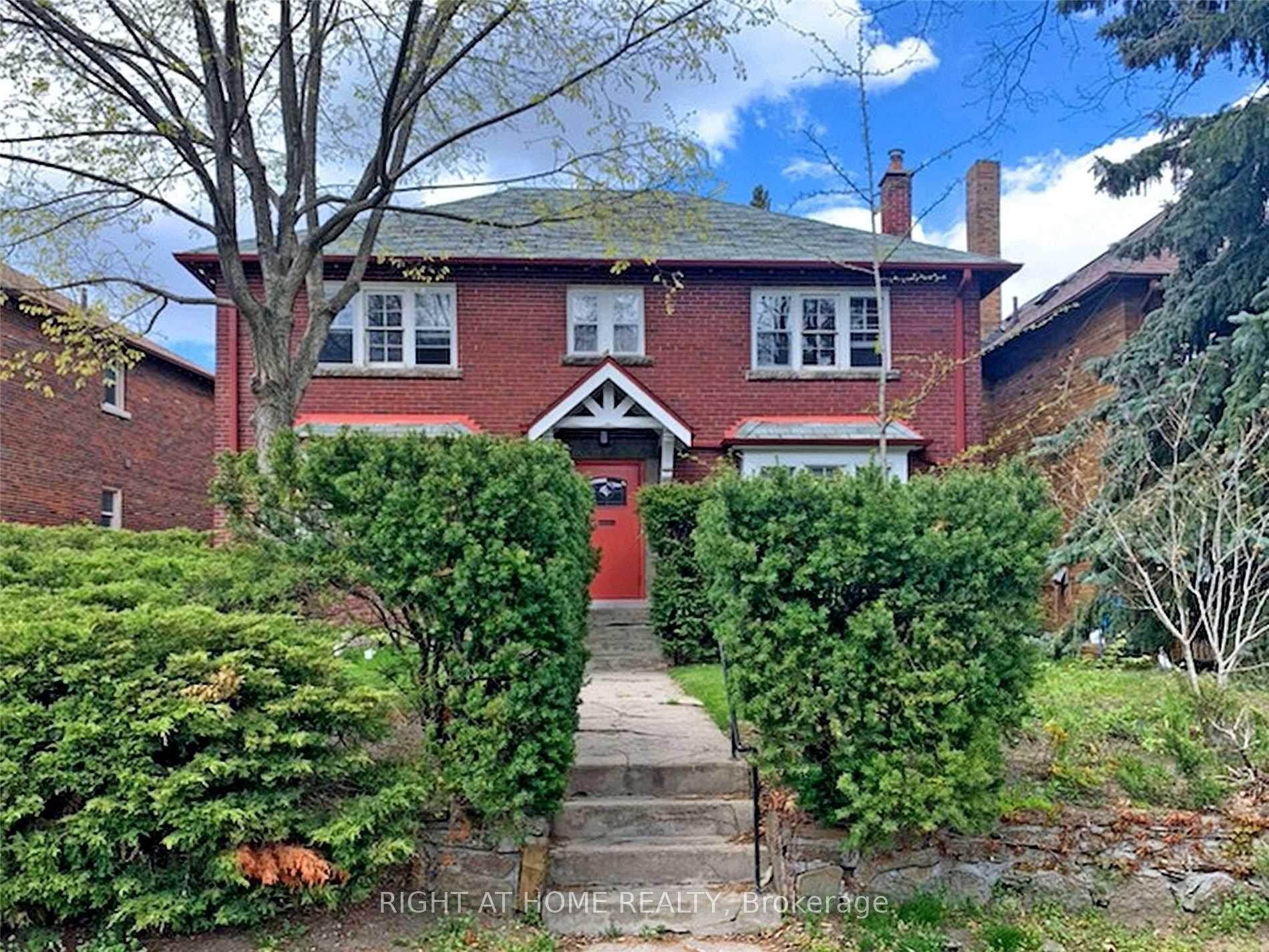 Front of 11 Rivercrest Road