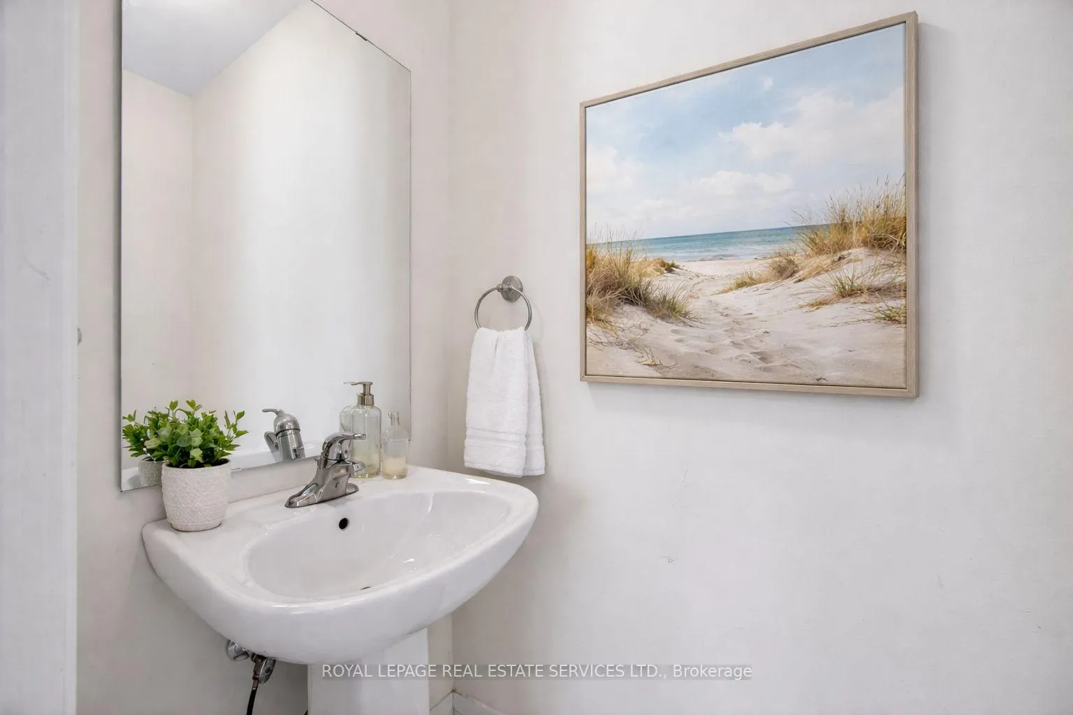 Photo 11 of 62 Nicort Road, Wasaga Beach — HOMEH