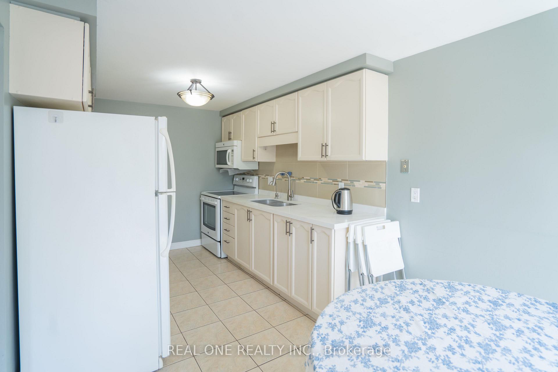 Photo 4 of 407 Downsview Place, Waterloo, Bridgeport — HOMEH