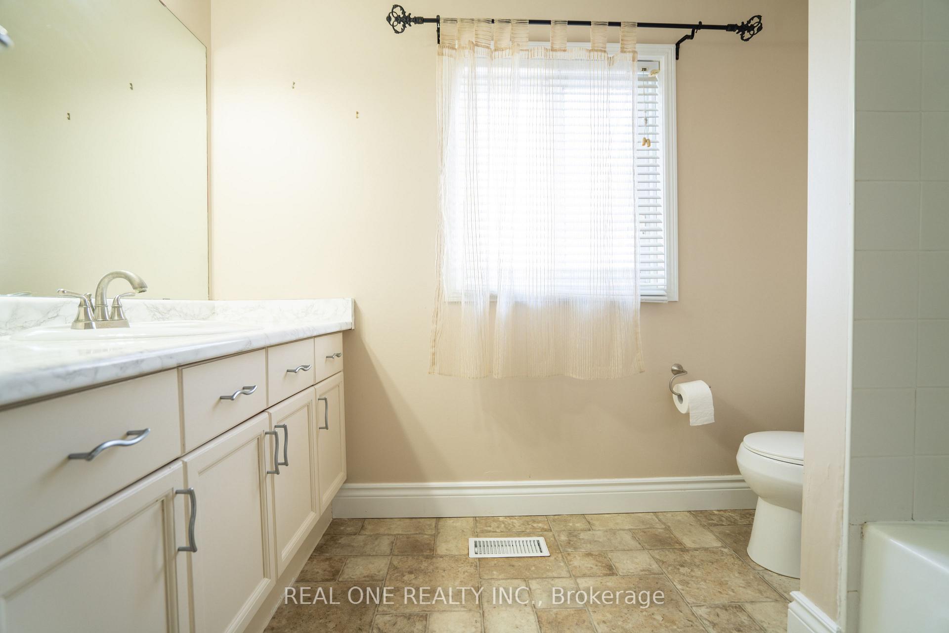 Photo 13 of 407 Downsview Place, Waterloo, Bridgeport — HOMEH