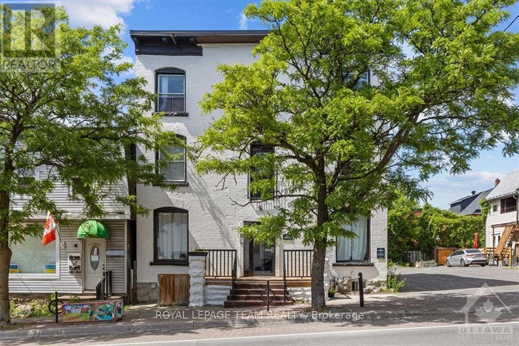 Front of Unit 6, 883 Somerset Street W