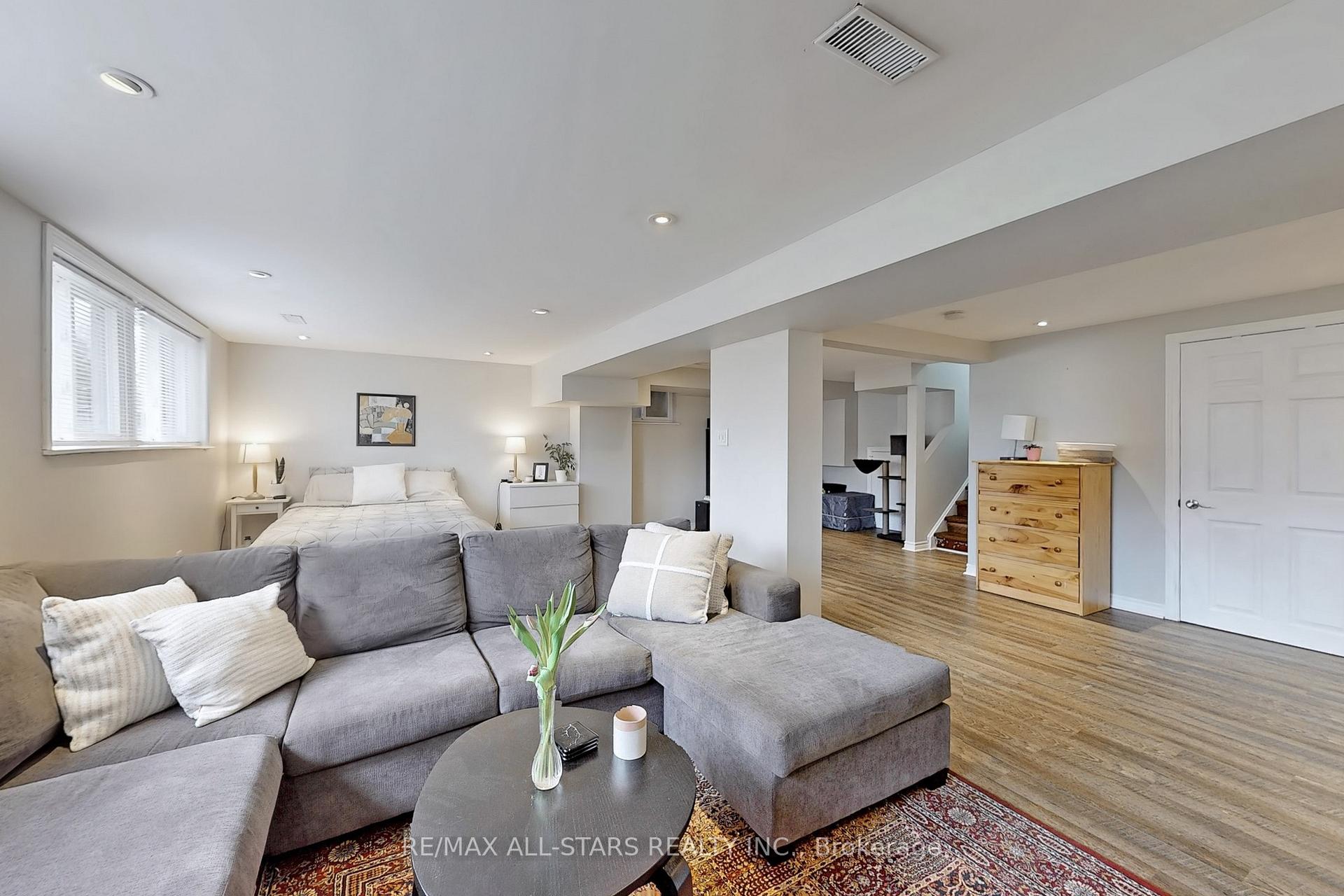 Photo 25 of 4 Kirton Court, Uxbridge — HOMEH