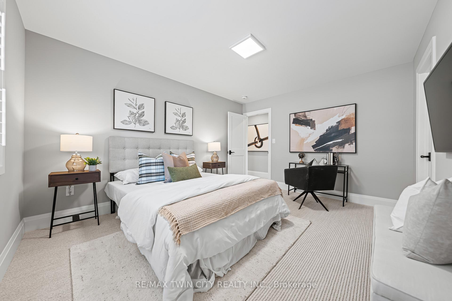 Photo 34 of 333 Westpark Crescent, Waterloo — HOMEH