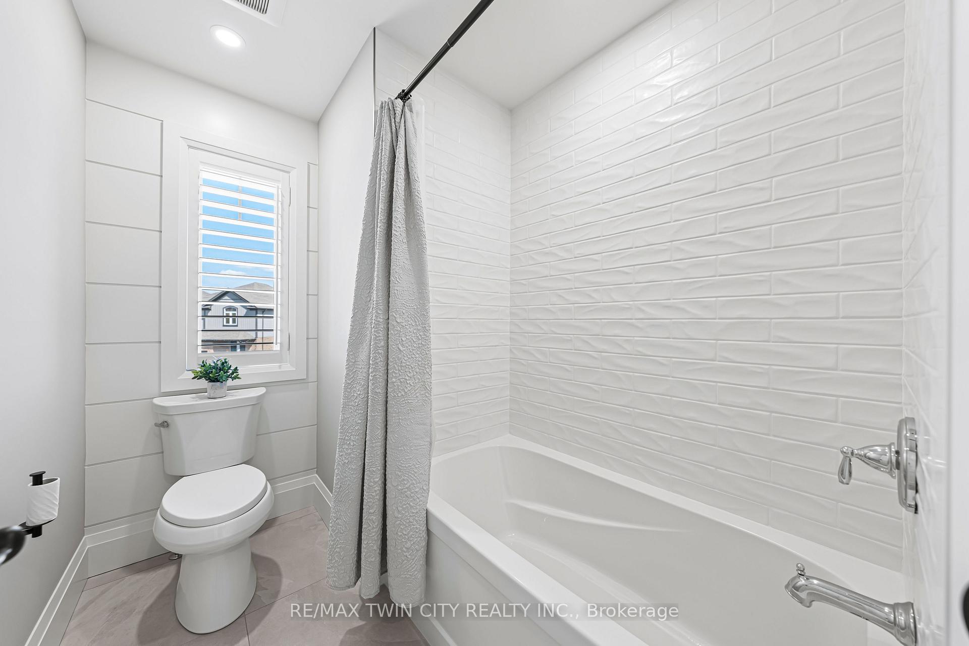 Photo 40 of 333 Westpark Crescent, Waterloo — HOMEH