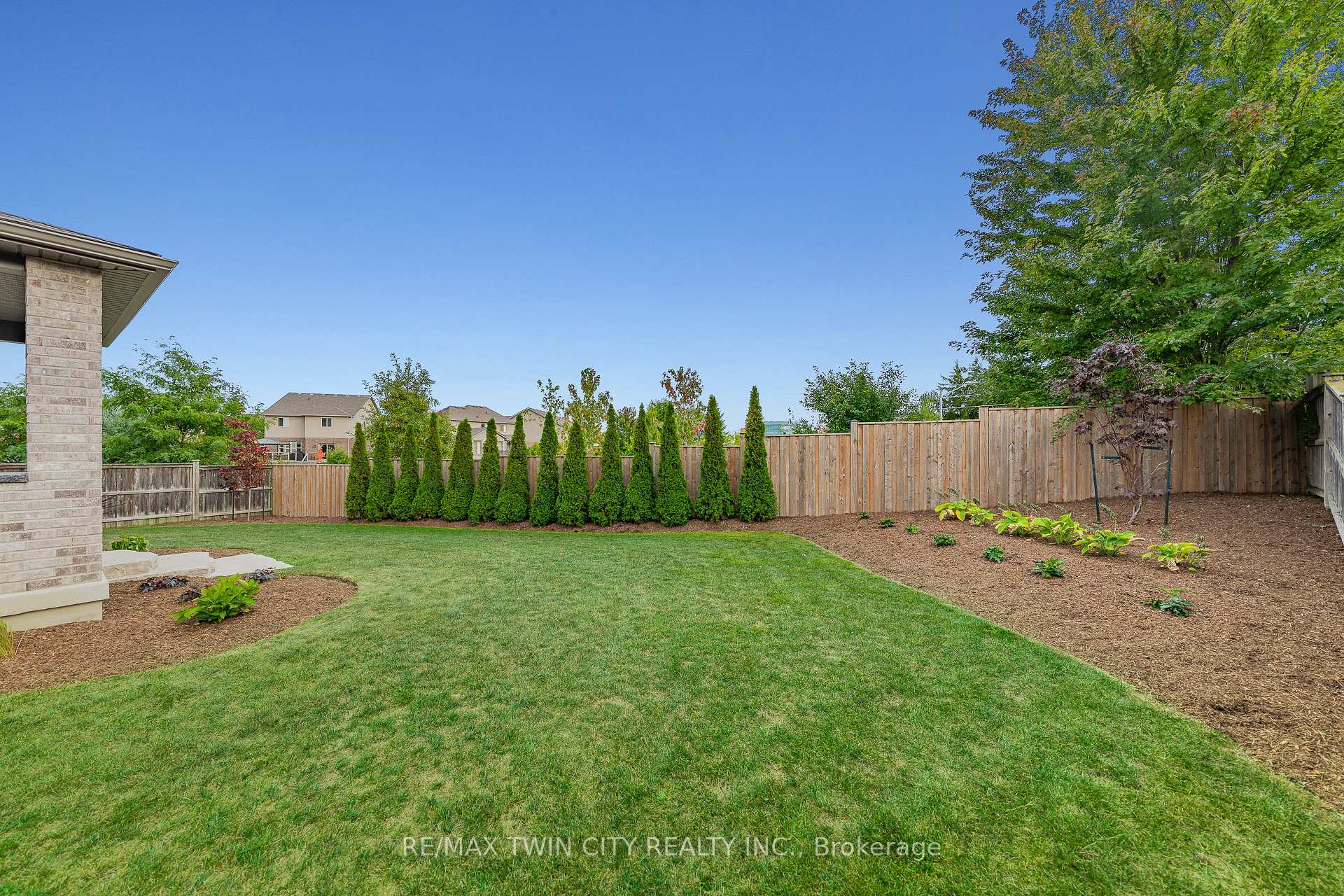 Photo 45 of 333 Westpark Crescent, Waterloo — HOMEH