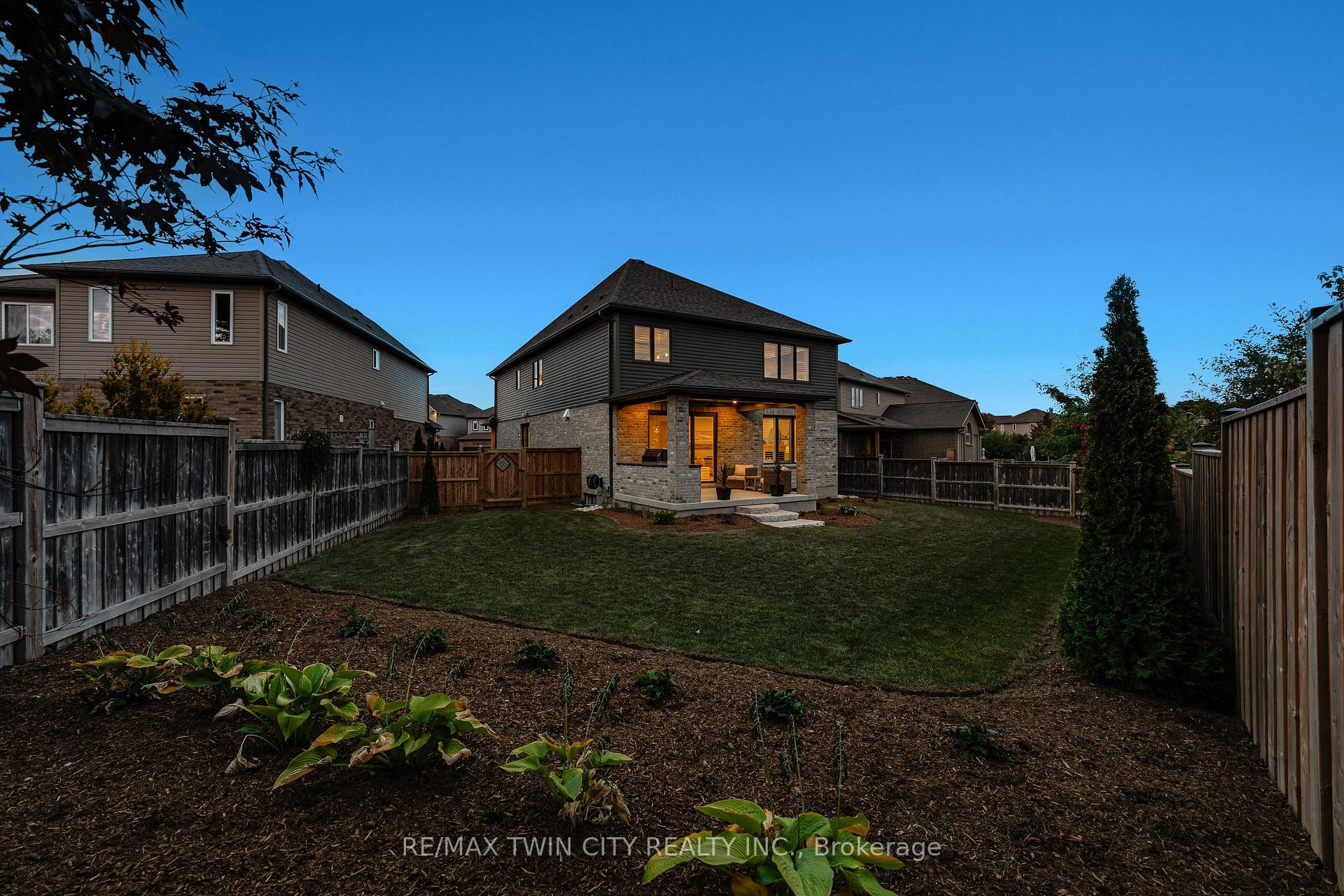 Photo 47 of 333 Westpark Crescent, Waterloo — HOMEH