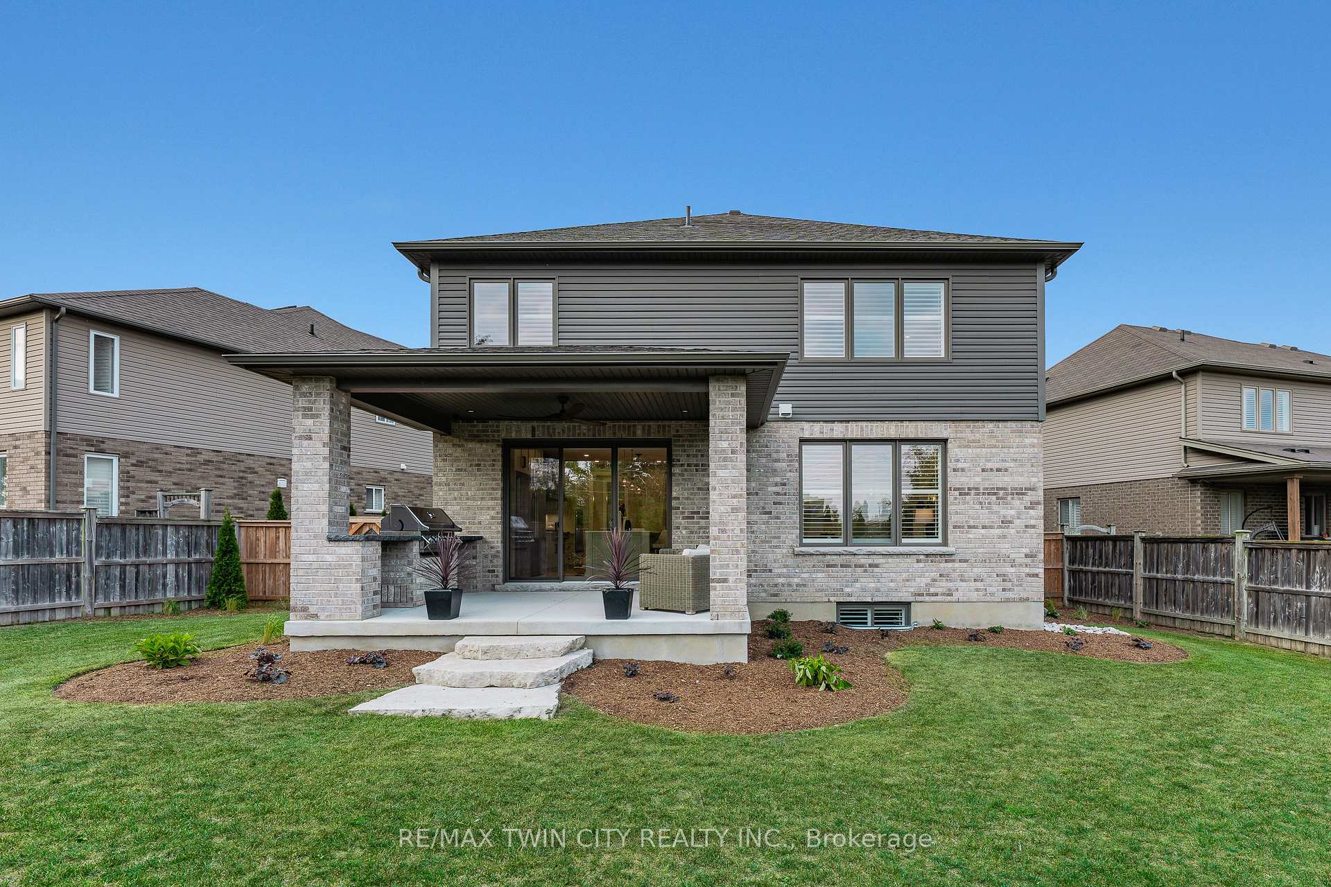 Photo 48 of 333 Westpark Crescent, Waterloo — HOMEH
