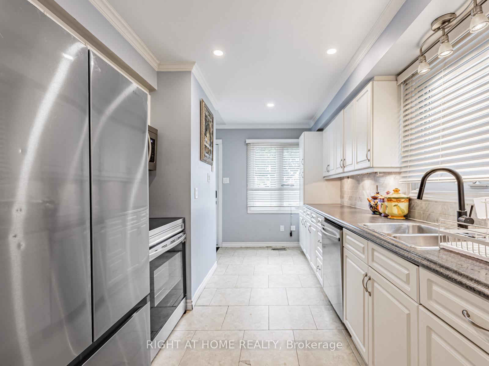 Photo 10 of 46 Marshall Crescent, Ajax, Central West — HOMEH