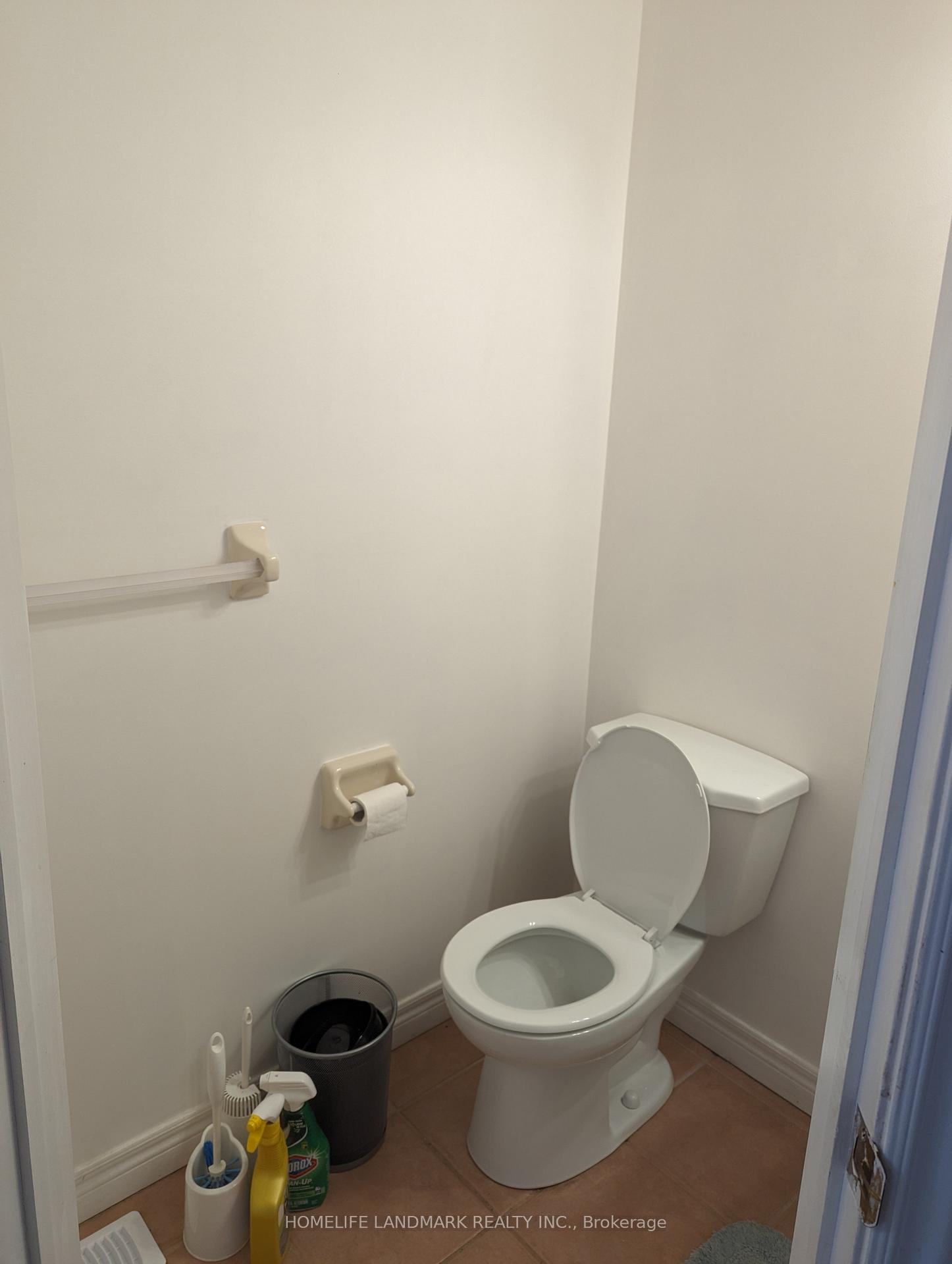 Photo 2 of 627 Columbia Forest Boulevard, Waterloo, Columbia Forest — HOMEH
