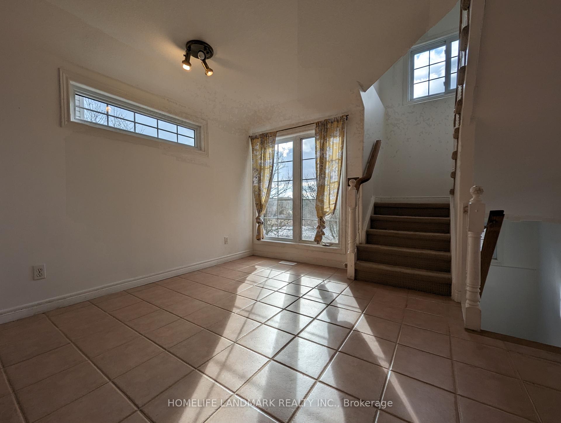 Photo 13 of 627 Columbia Forest Boulevard, Waterloo, Columbia Forest — HOMEH