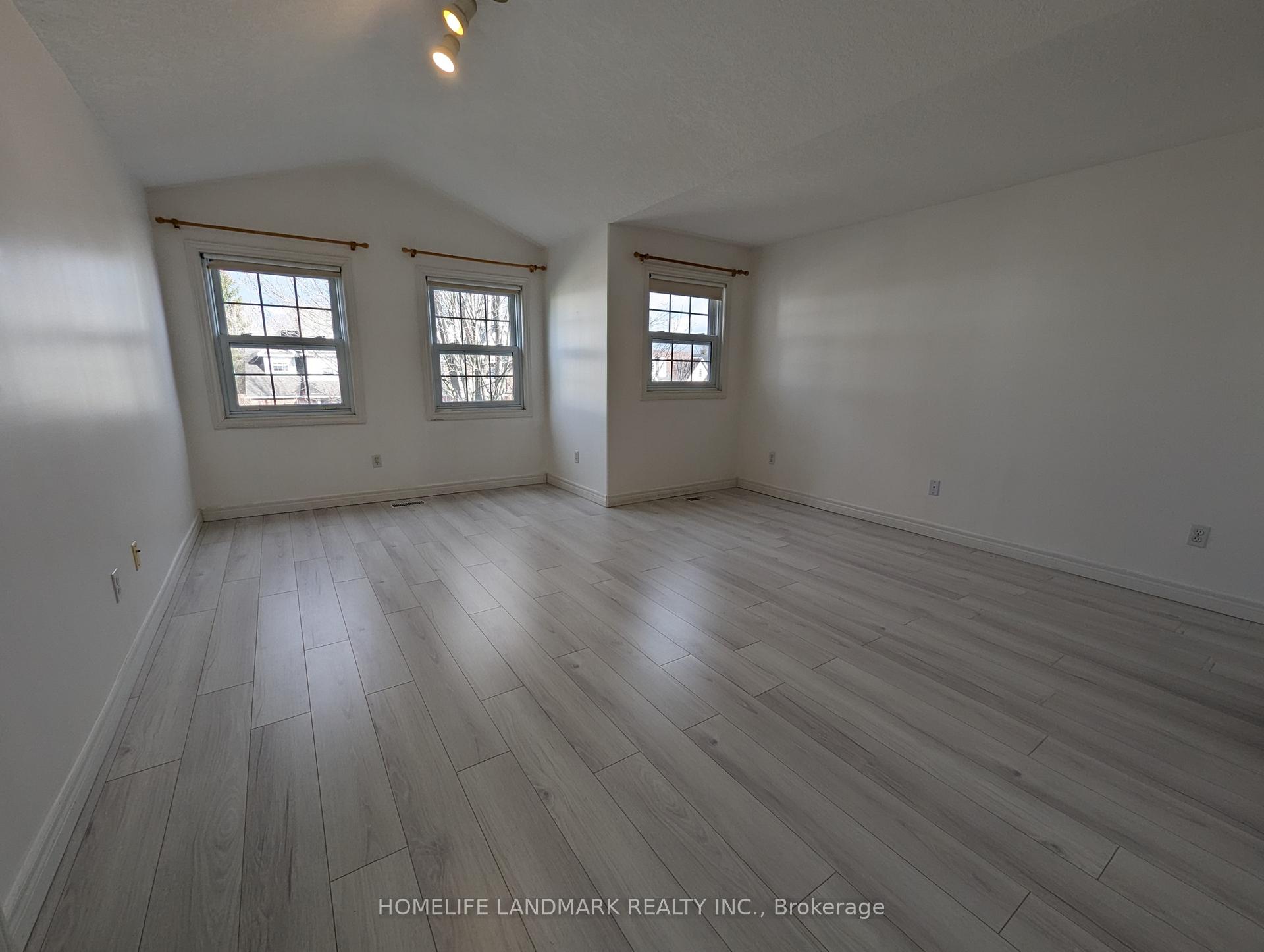 Photo 16 of 627 Columbia Forest Boulevard, Waterloo, Columbia Forest — HOMEH