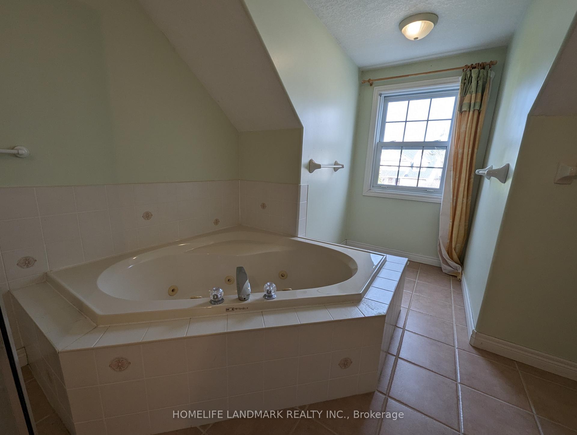 Photo 19 of 627 Columbia Forest Boulevard, Waterloo, Columbia Forest — HOMEH