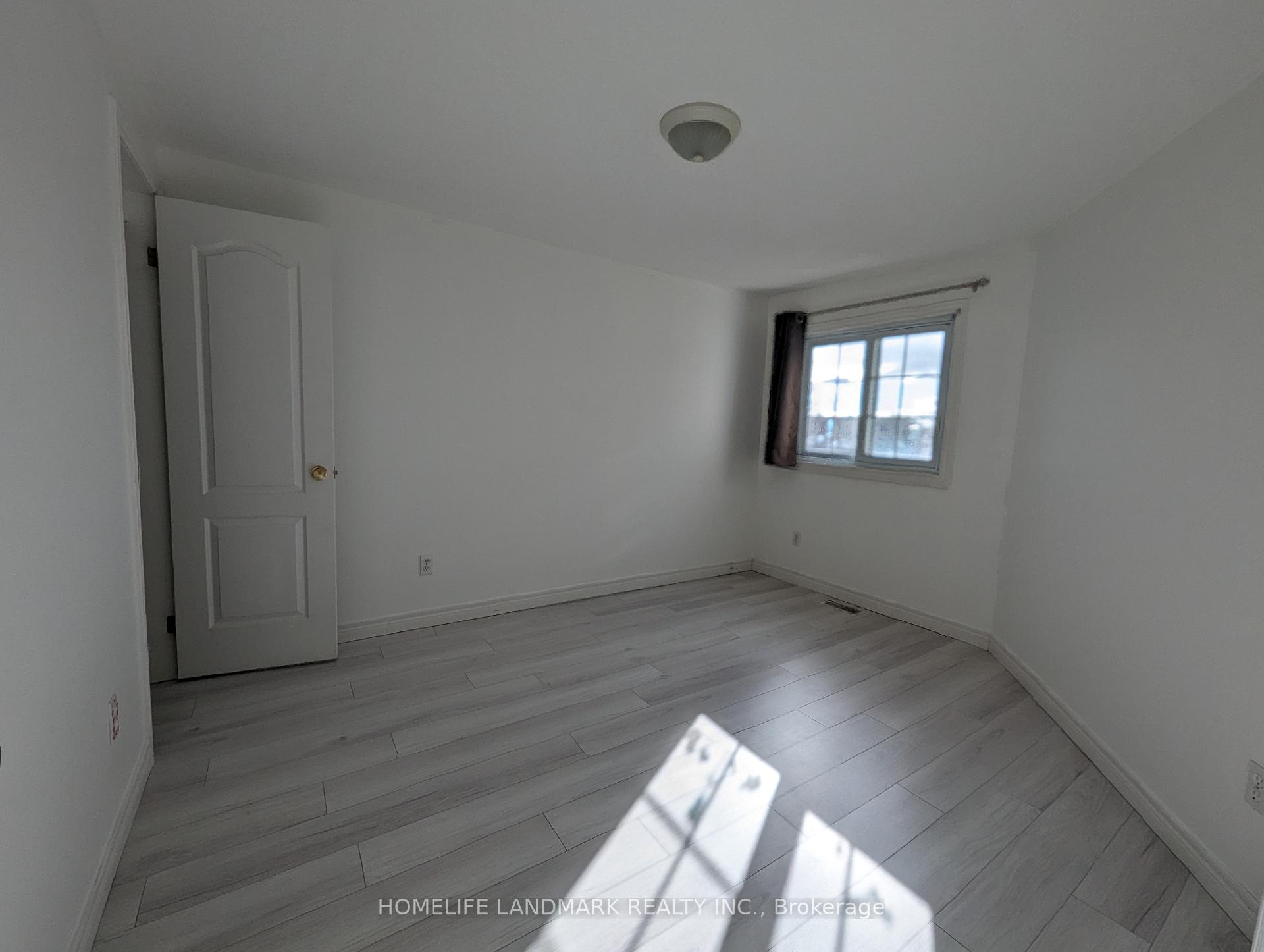 Photo 21 of 627 Columbia Forest Boulevard, Waterloo, Columbia Forest — HOMEH