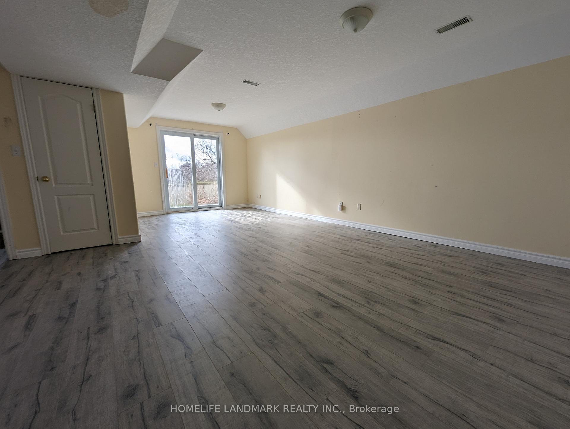 Photo 27 of 627 Columbia Forest Boulevard, Waterloo, Columbia Forest — HOMEH