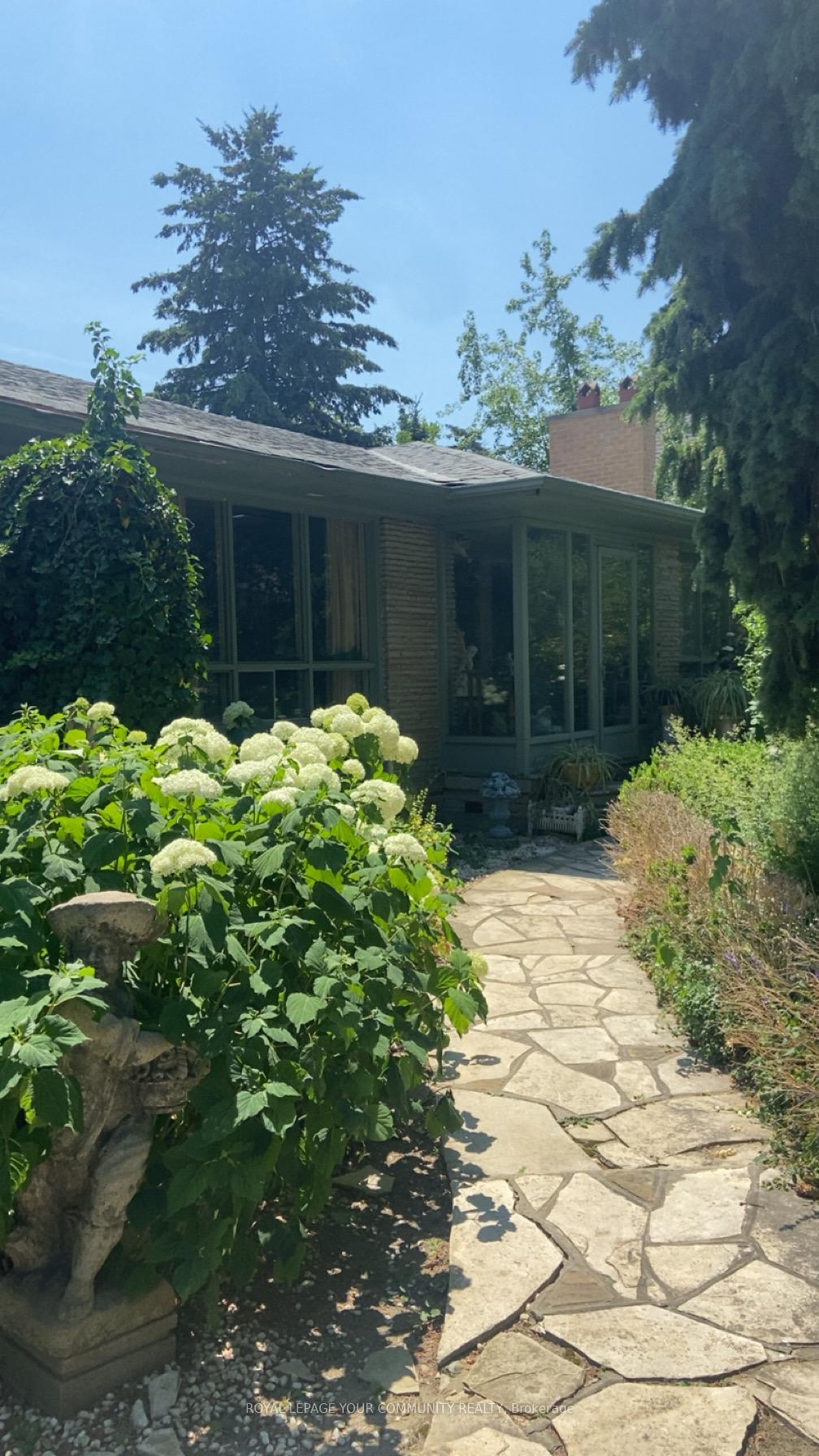 Photo 1 of 219 Arnold Avenue, Vaughan, Crestwood-Springfarm-Yorkhill — HOMEH