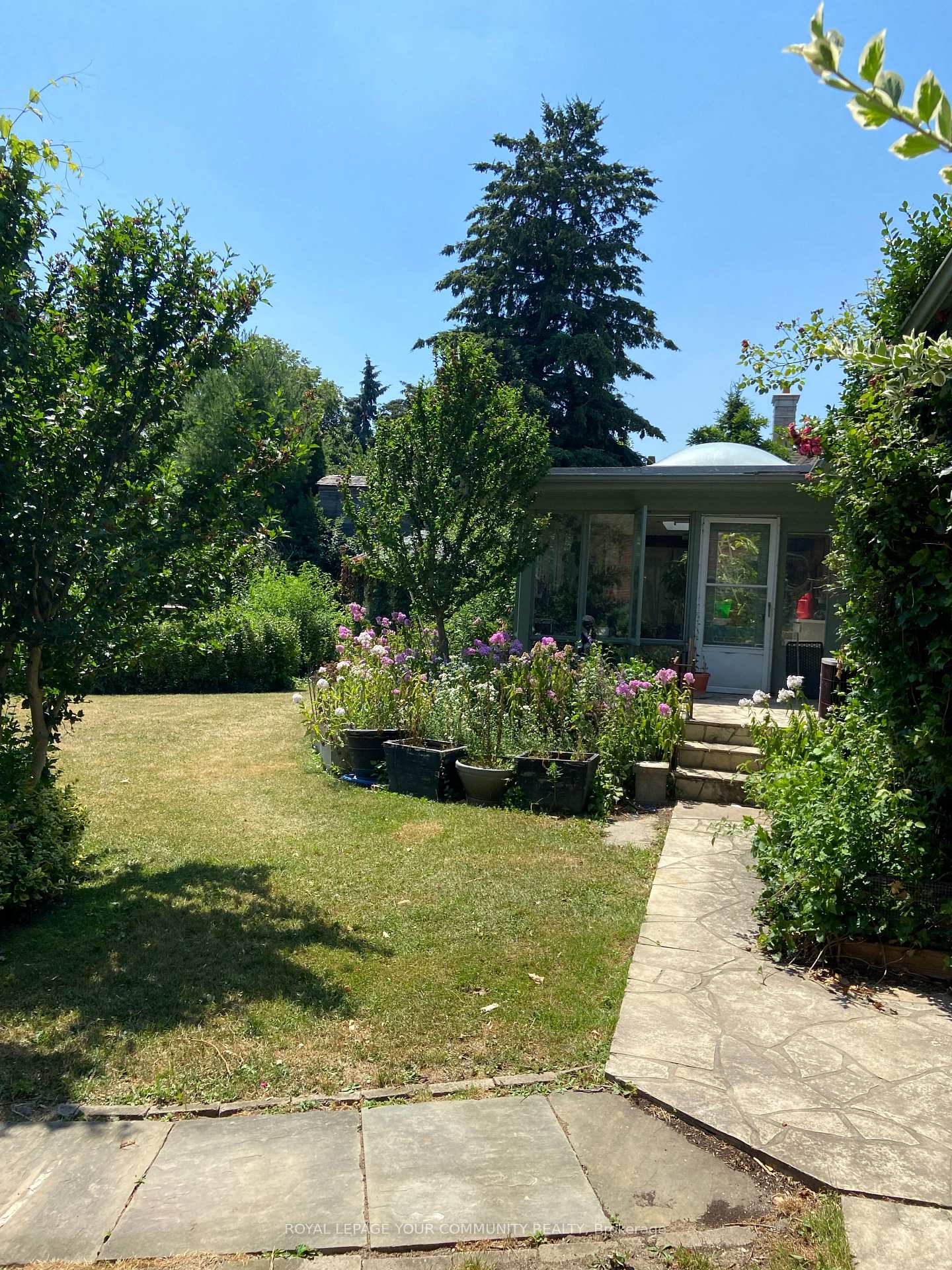 Photo 2 of 219 Arnold Avenue, Vaughan, Crestwood-Springfarm-Yorkhill — HOMEH