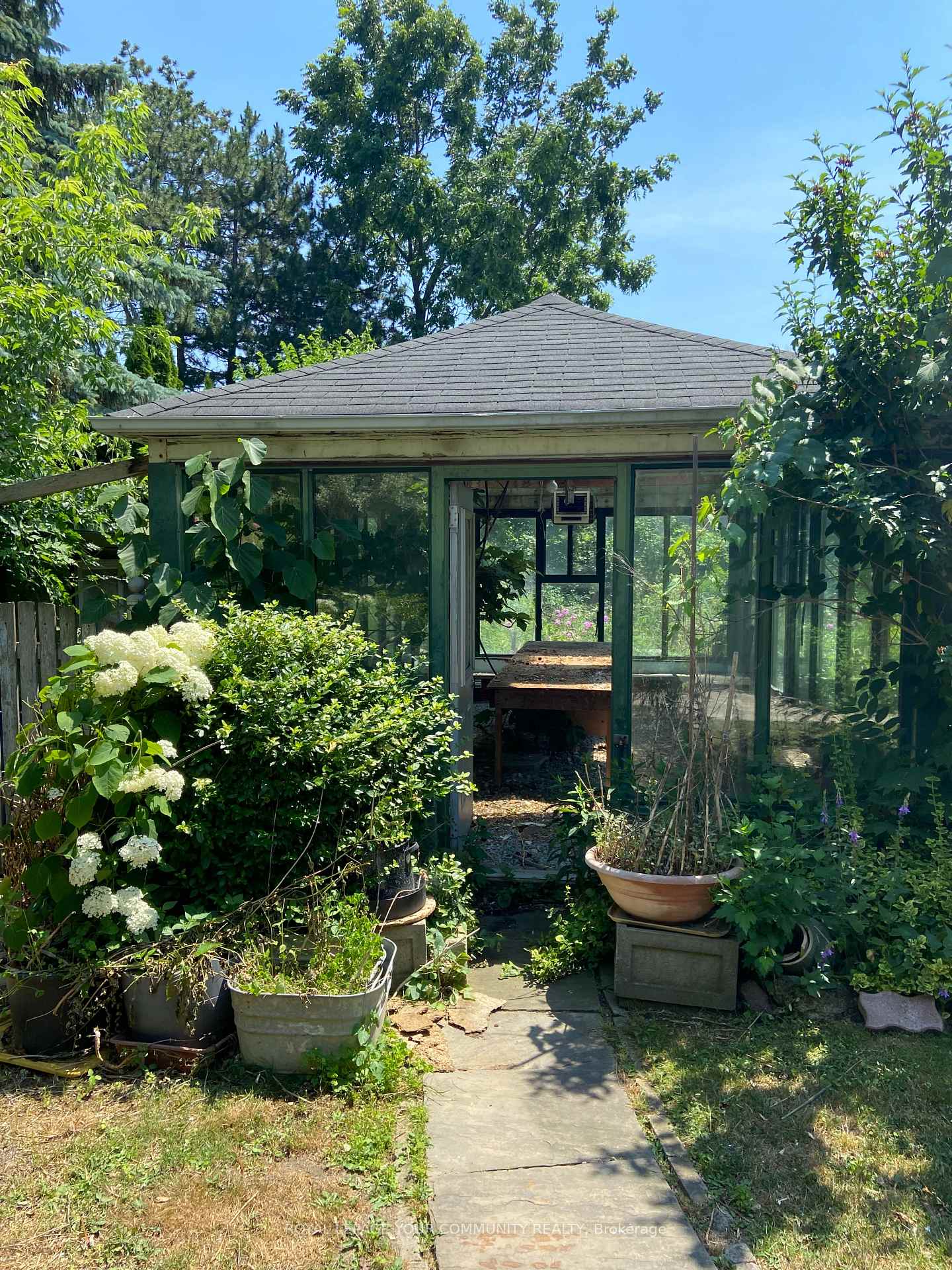 Photo 4 of 219 Arnold Avenue, Vaughan, Crestwood-Springfarm-Yorkhill — HOMEH