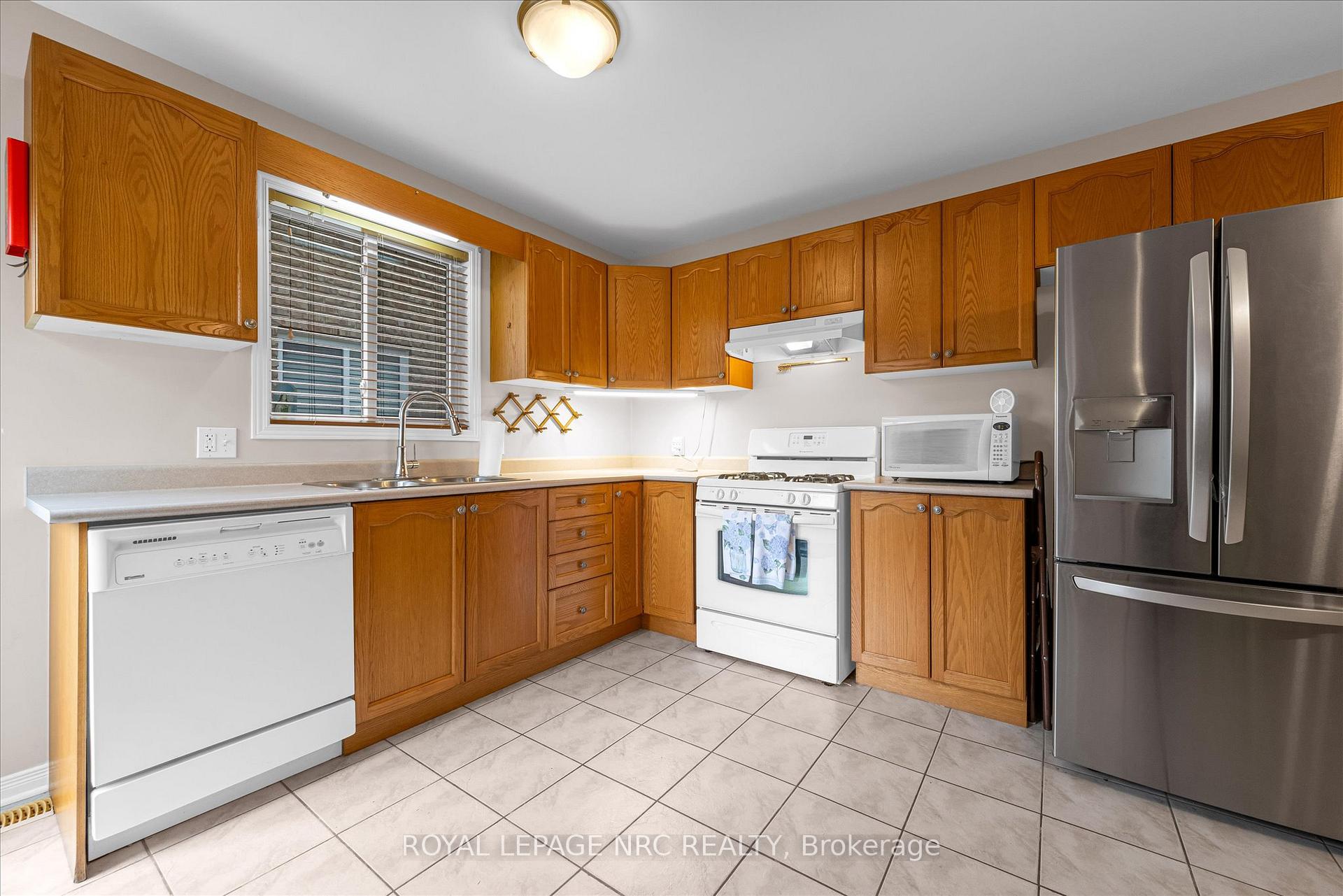Photo 16 of 333 Lea Crescent, Welland, West Welland — HOMEH