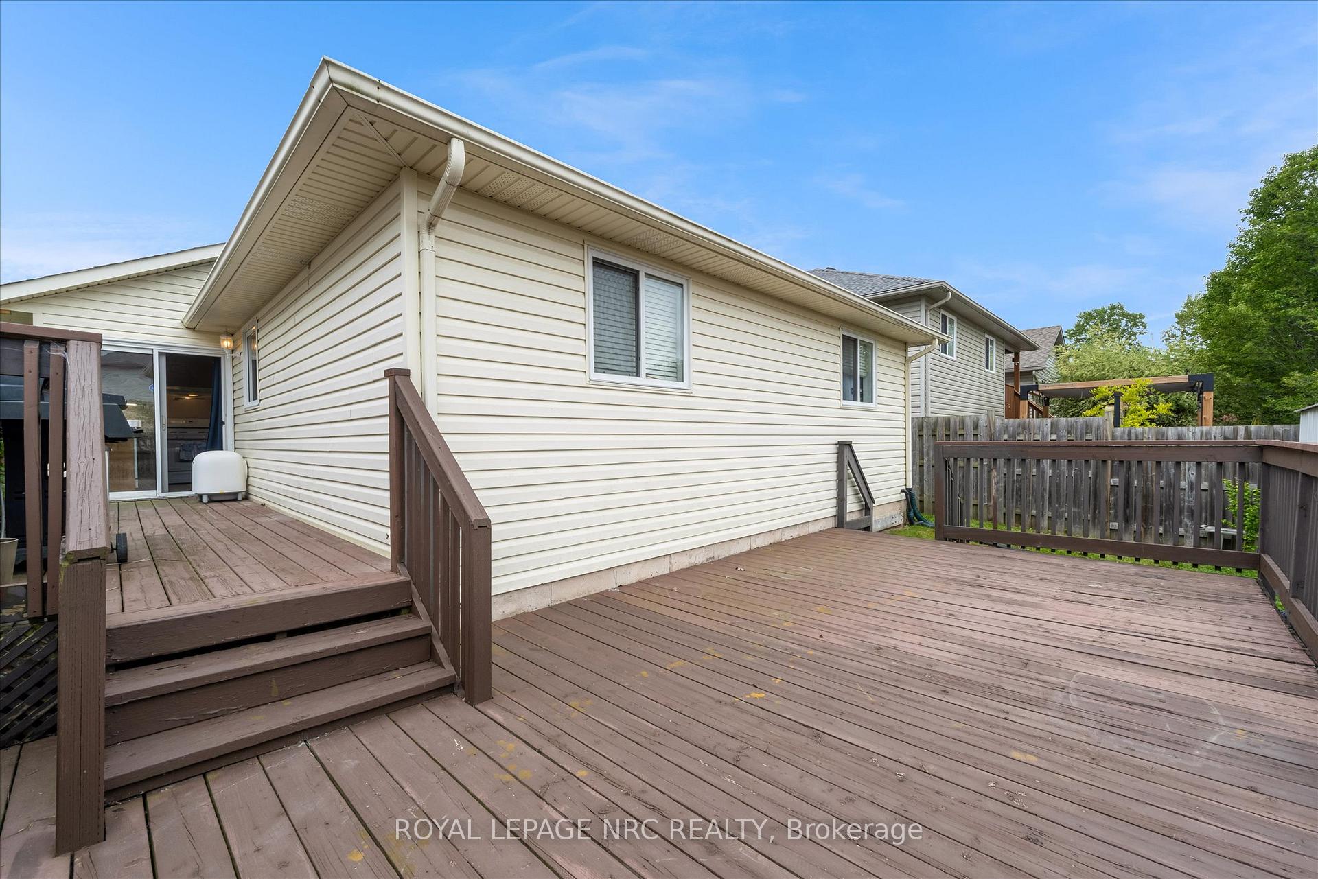 Photo 26 of 333 Lea Crescent, Welland, West Welland — HOMEH