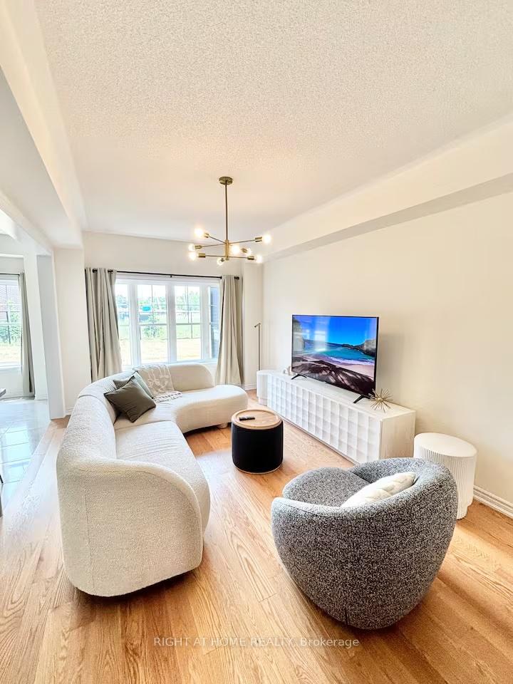 Photo 4 of 30 Federica Crescent, Wasaga Beach — HOMEH