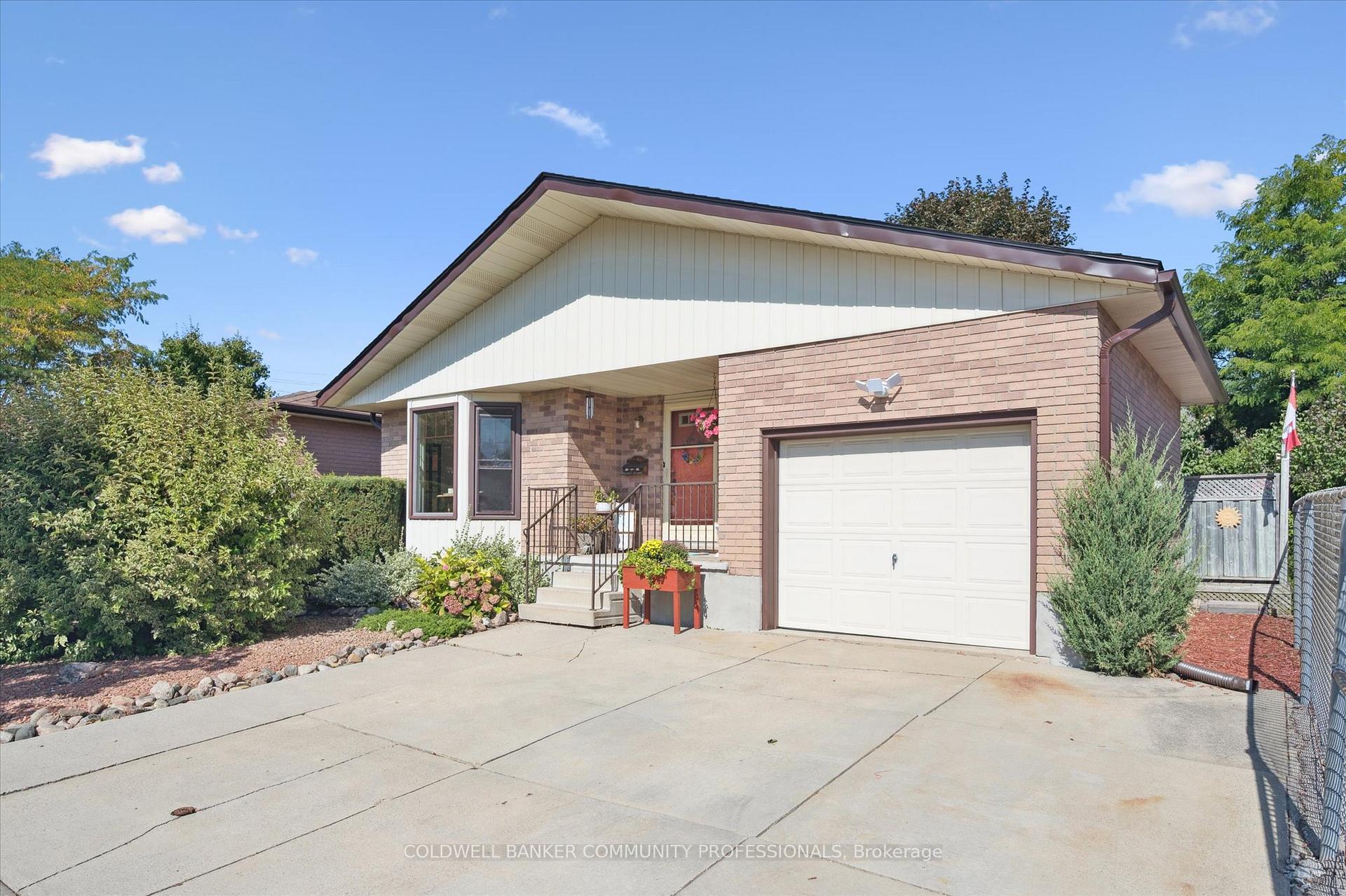 Photo 2 of 322 Conservation Drive, Waterloo — HOMEH