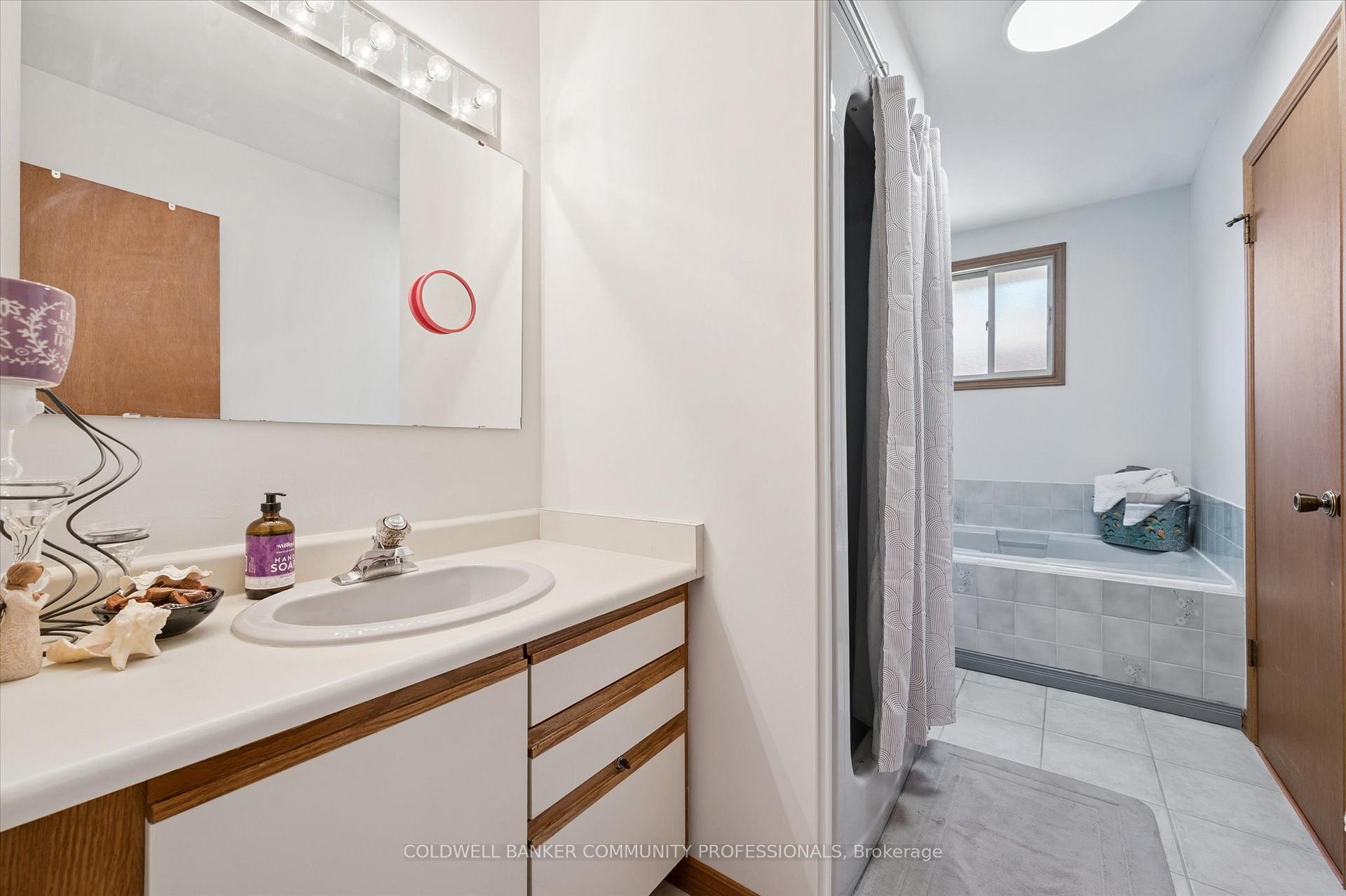 Photo 24 of 322 Conservation Drive, Waterloo — HOMEH