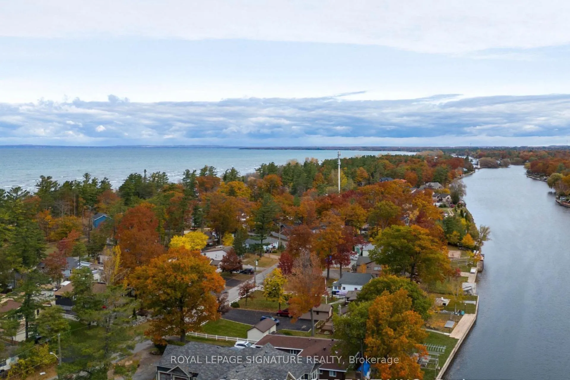 Photo 6 of 75 Old Mosley Street, Wasaga Beach — HOMEH