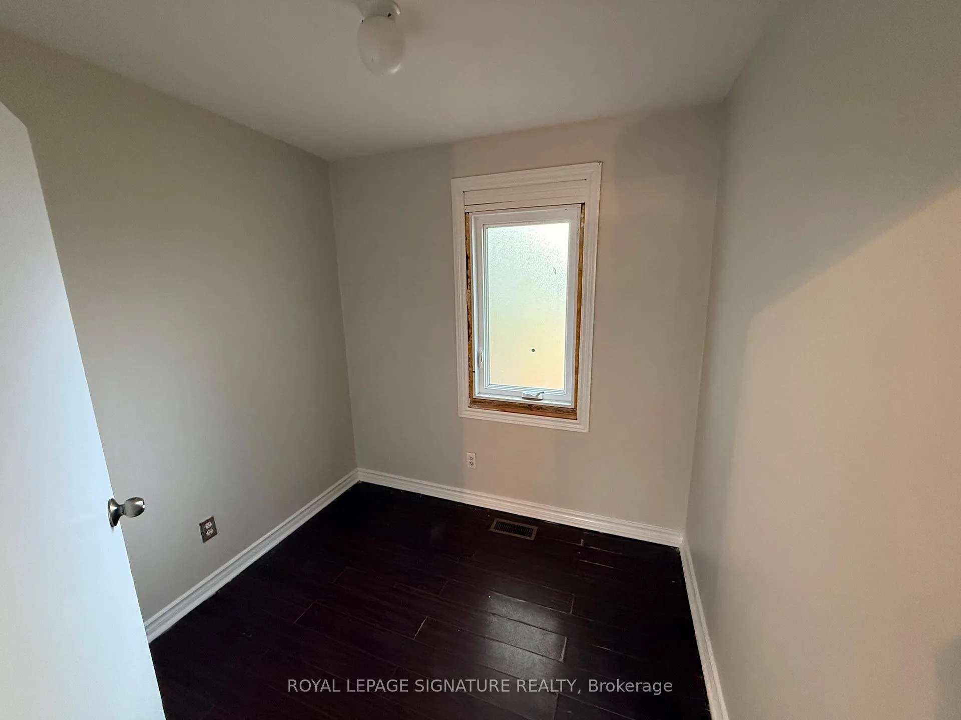 Photo 8 of 75 Old Mosley Street, Wasaga Beach — HOMEH
