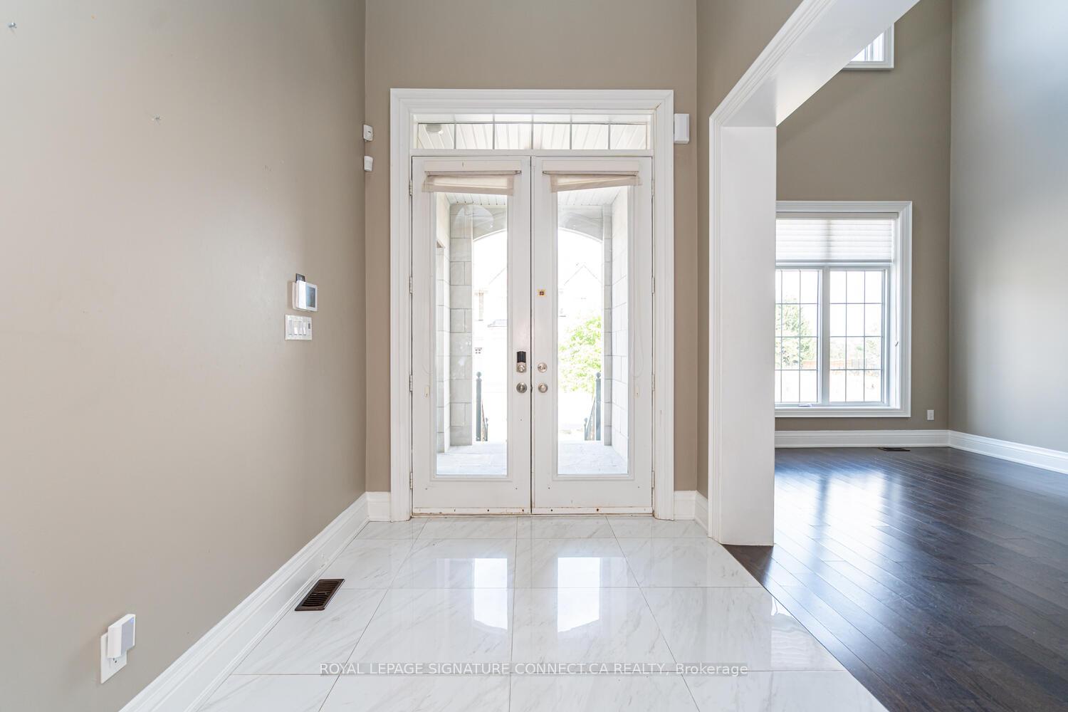 Photo 2 of 376 Torrey Pines Road, Vaughan, Kleinburg — HOMEH