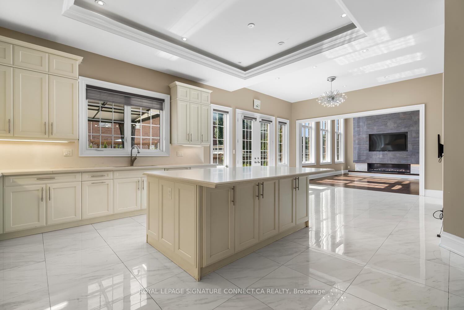 Photo 5 of 376 Torrey Pines Road, Vaughan, Kleinburg — HOMEH