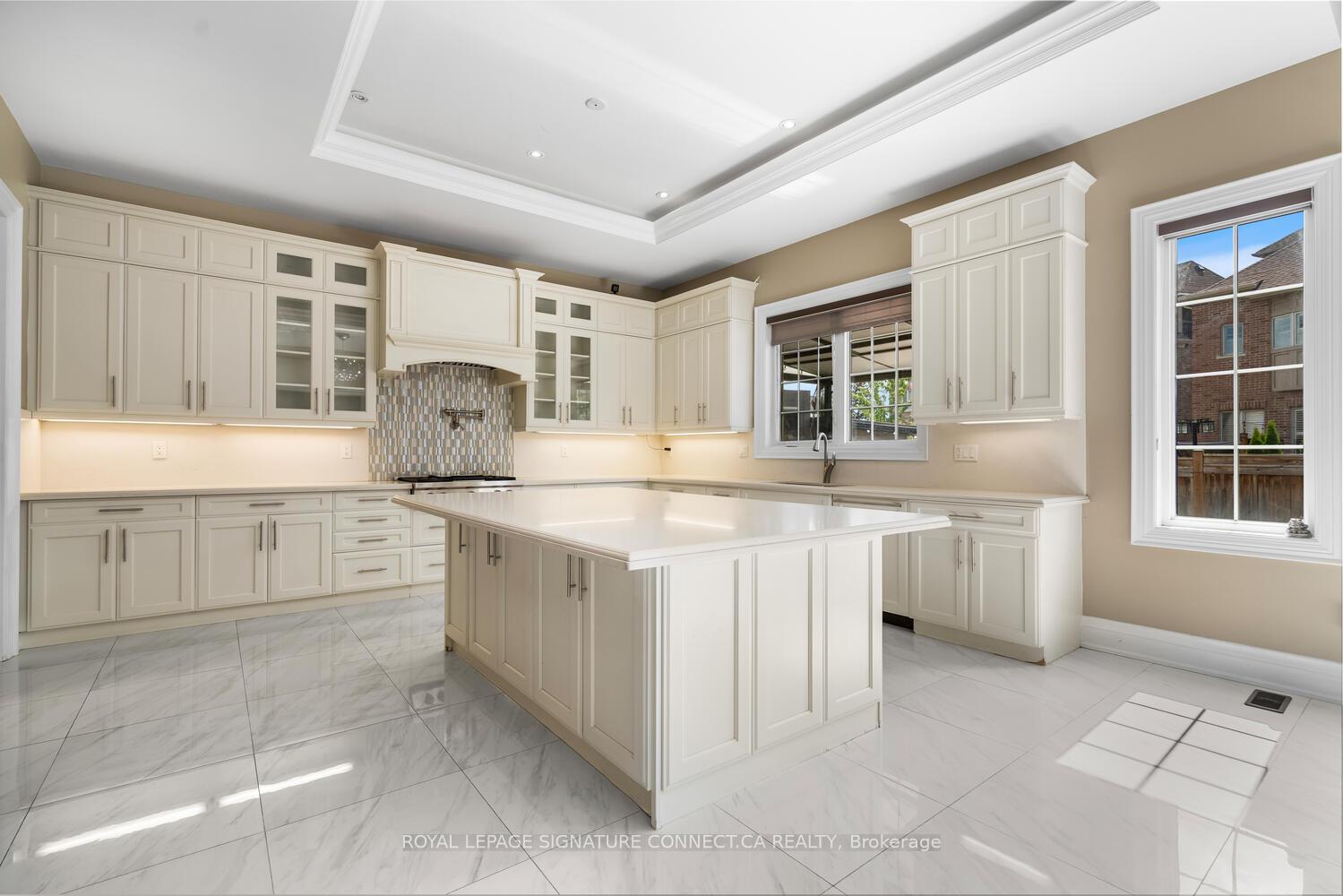 Photo 7 of 376 Torrey Pines Road, Vaughan, Kleinburg — HOMEH