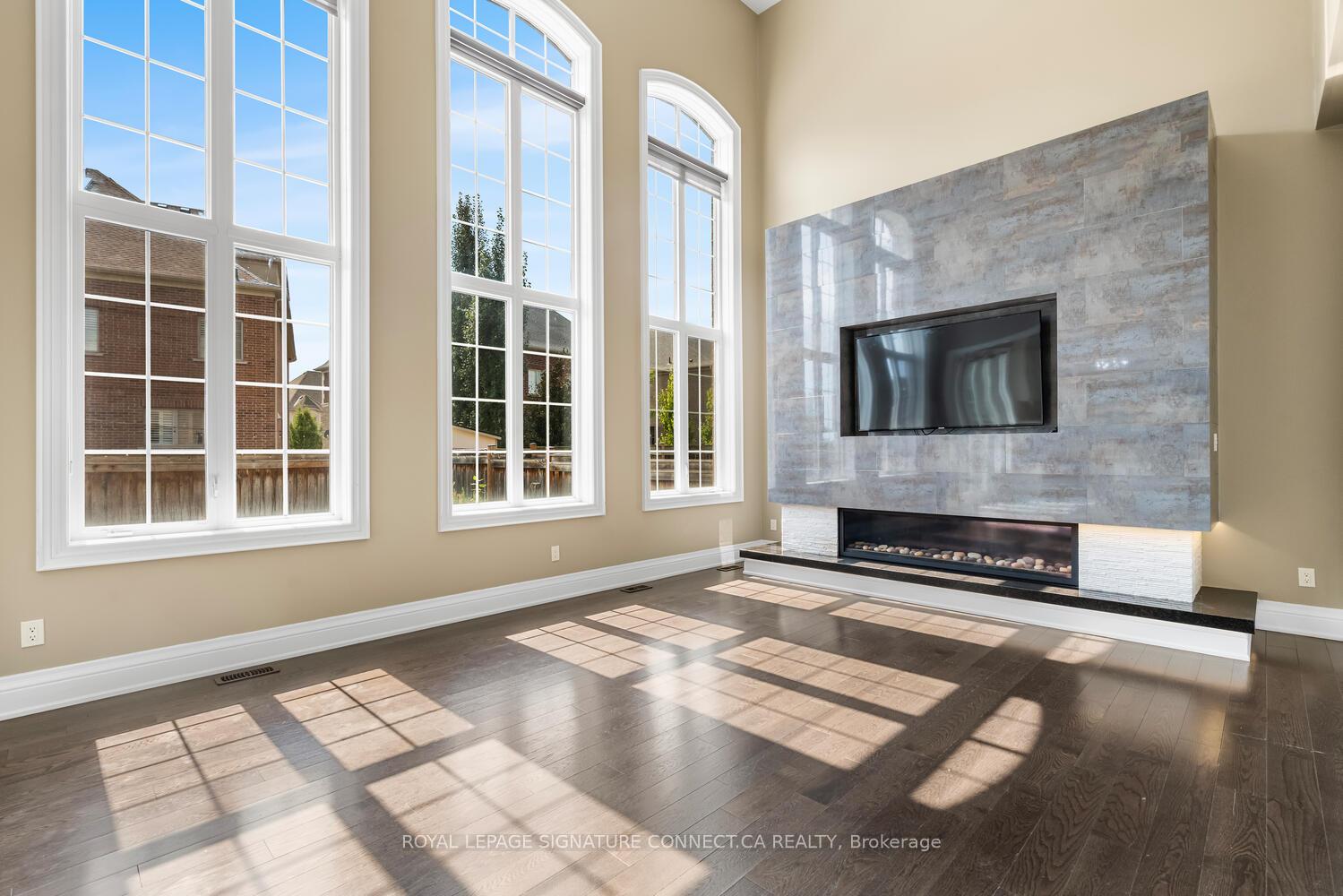 Photo 10 of 376 Torrey Pines Road, Vaughan, Kleinburg — HOMEH