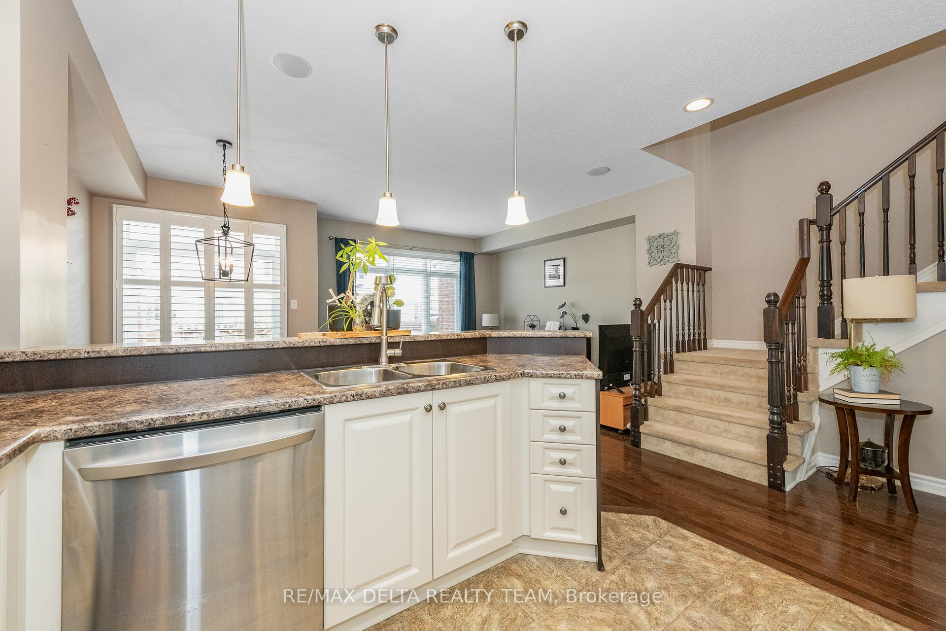 Photo 3 of 750 Bowercrest Crescent, Ottawa, Riverside South/Gloucester Glen — HOMEH