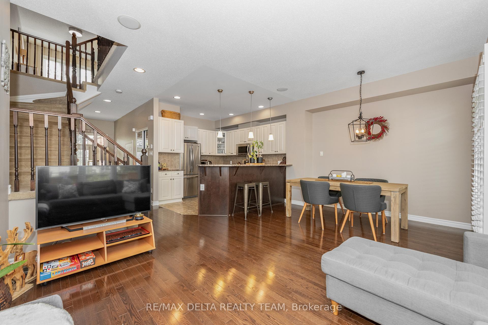 Photo 14 of 750 Bowercrest Crescent, Ottawa, Riverside South/Gloucester Glen — HOMEH