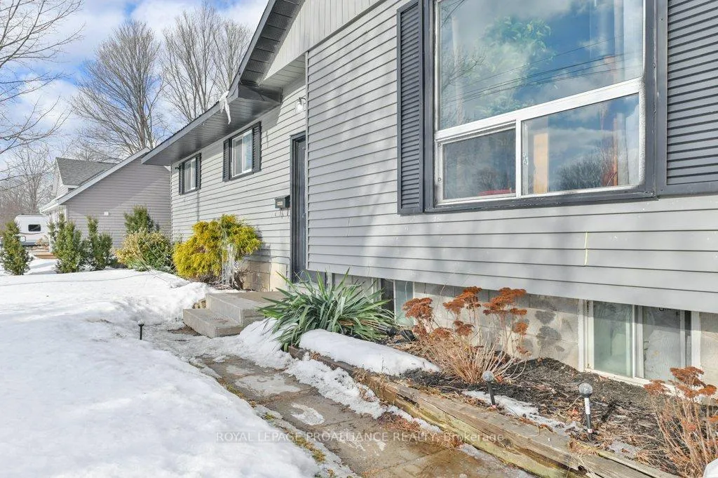 Photo 7 of 27 Thurlow Queen Street, Belleville, Thurlow Ward — HOMEH