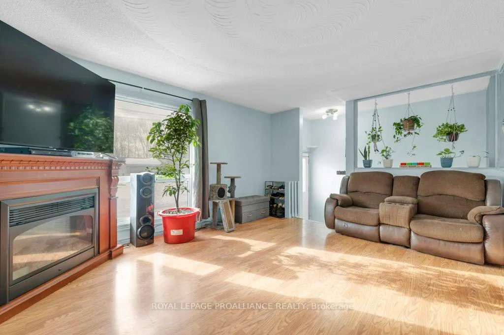 Photo 16 of 27 Thurlow Queen Street, Belleville, Thurlow Ward — HOMEH