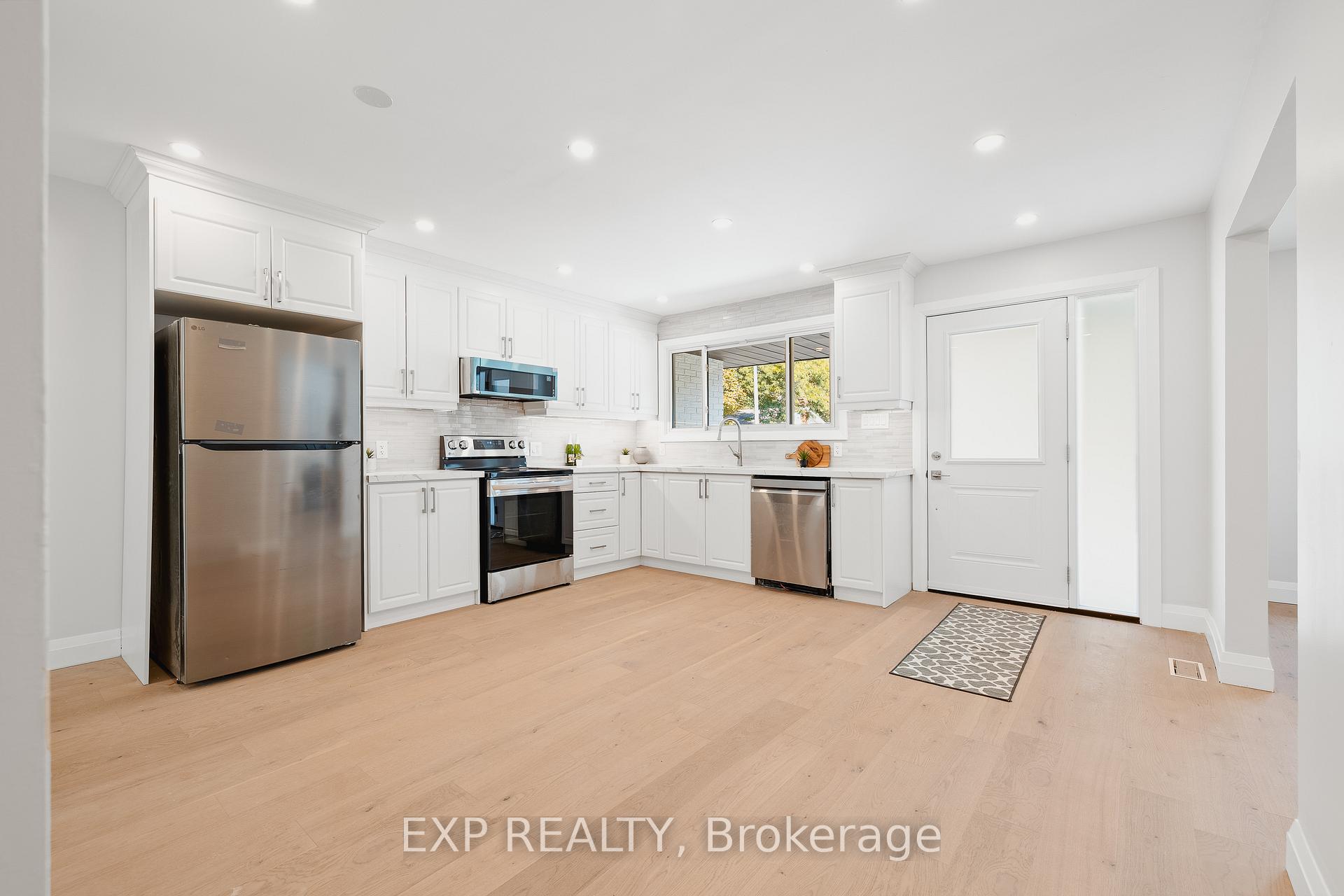 Photo 2 of 537 Glen Manor Boulevard, Waterloo — HOMEH