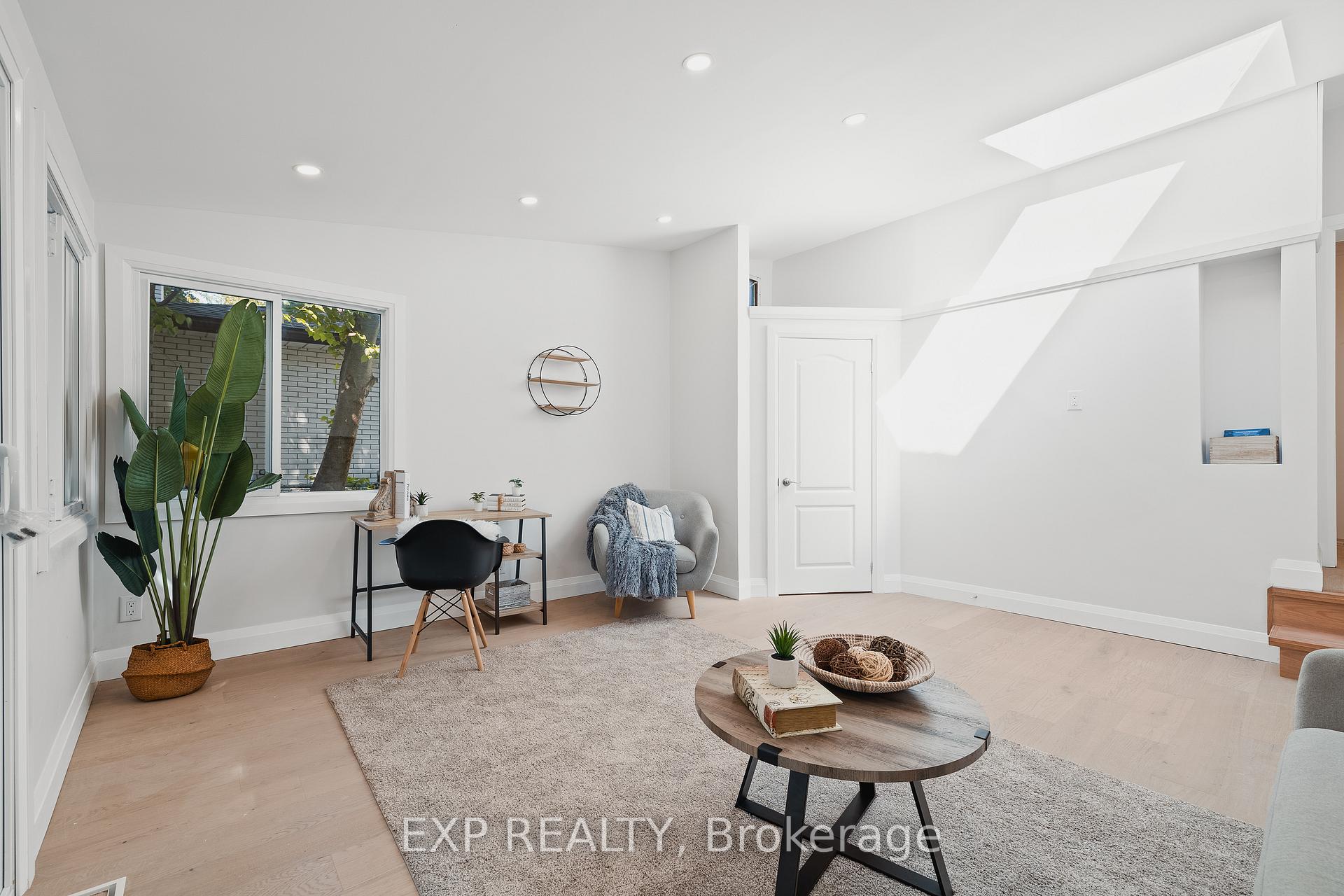 Photo 13 of 537 Glen Manor Boulevard, Waterloo — HOMEH