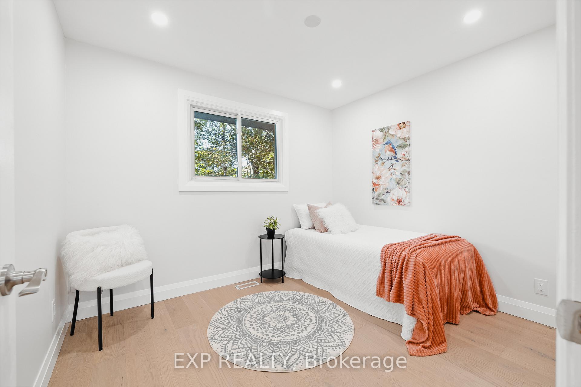 Photo 17 of 537 Glen Manor Boulevard, Waterloo — HOMEH