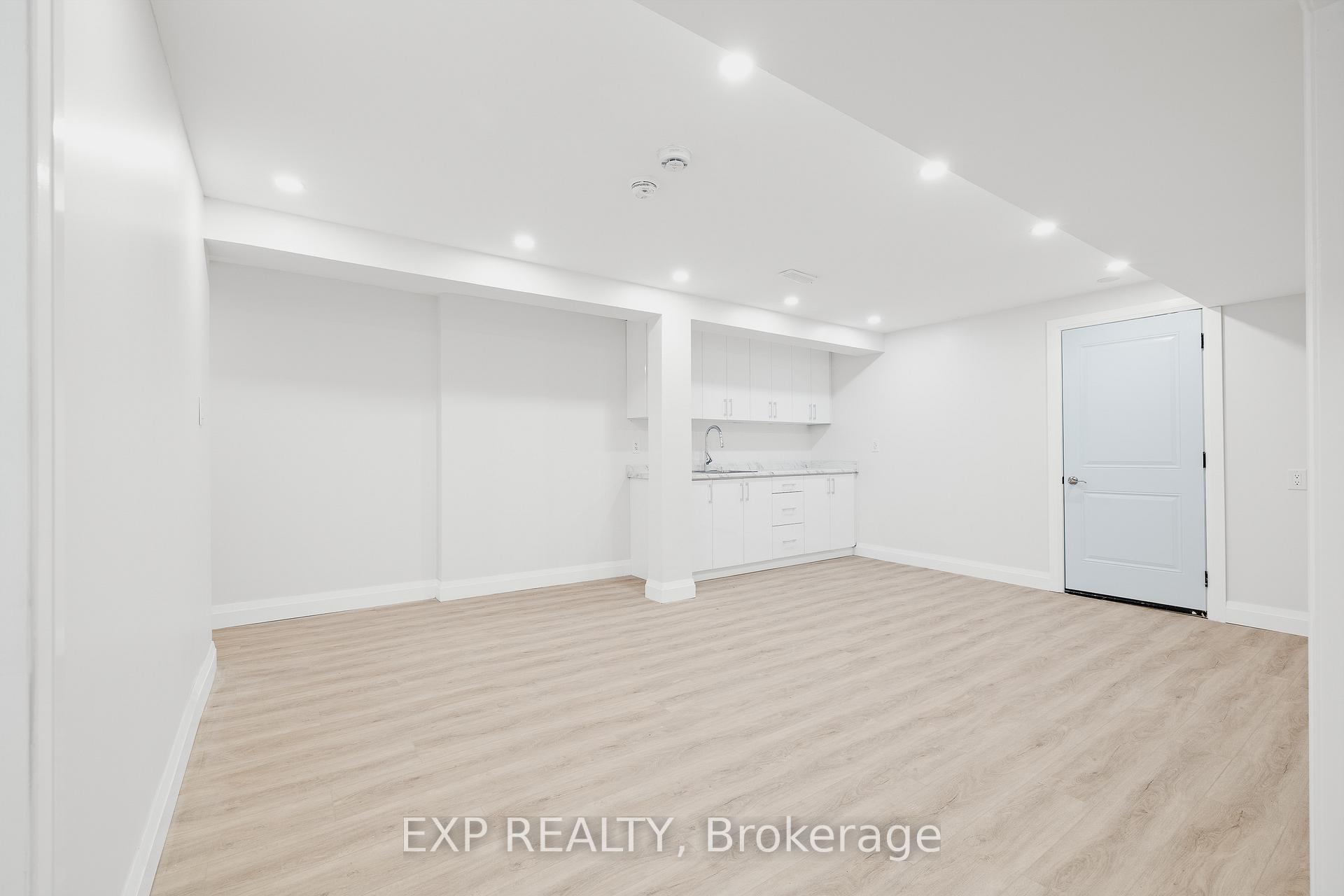 Photo 19 of 537 Glen Manor Boulevard, Waterloo — HOMEH