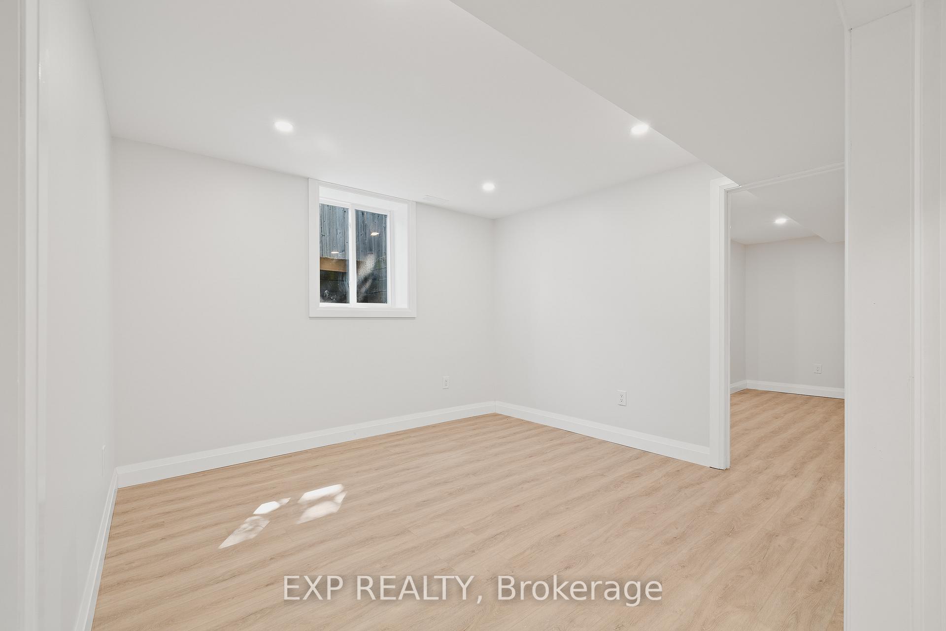 Photo 24 of 537 Glen Manor Boulevard, Waterloo — HOMEH