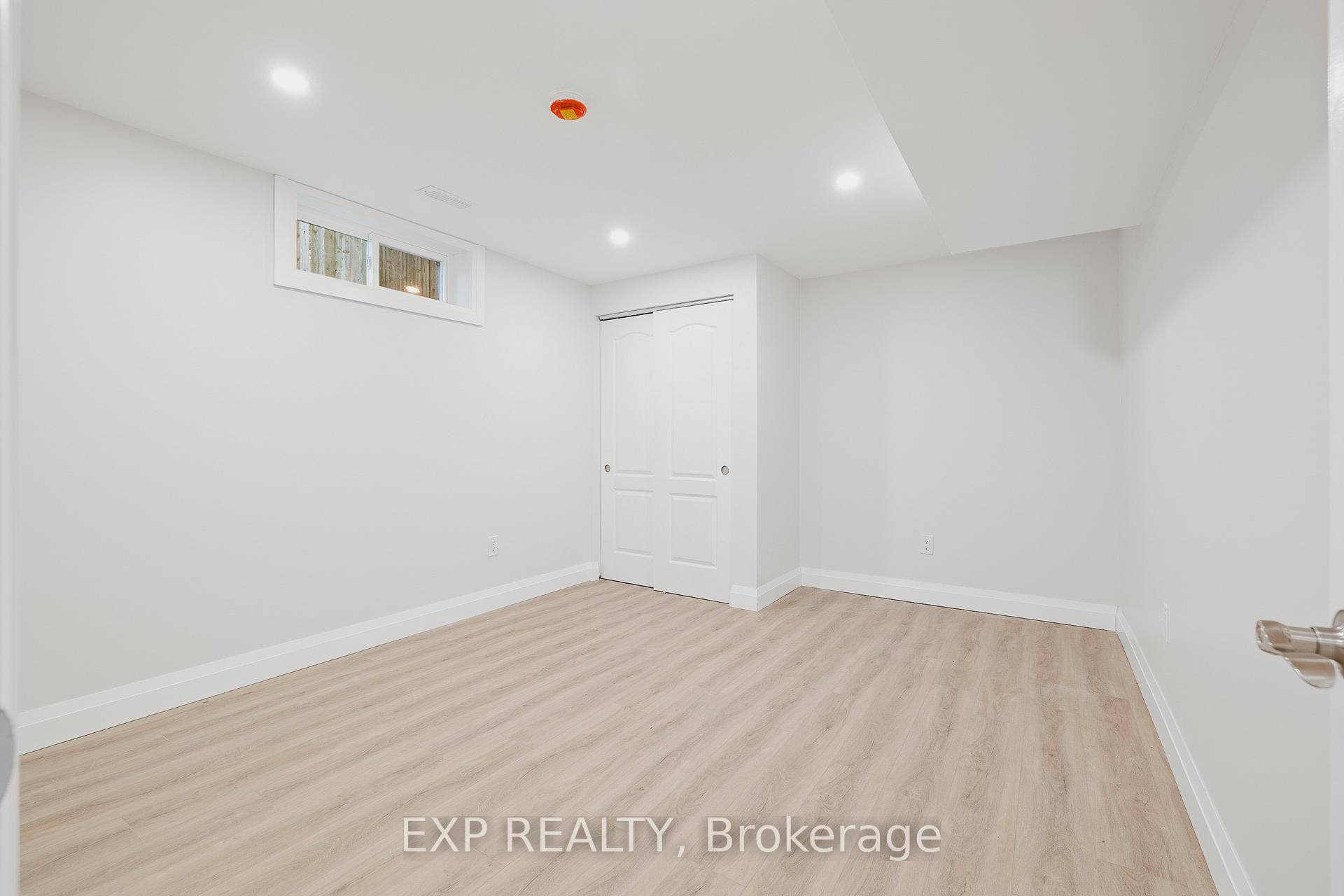 Photo 25 of 537 Glen Manor Boulevard, Waterloo — HOMEH